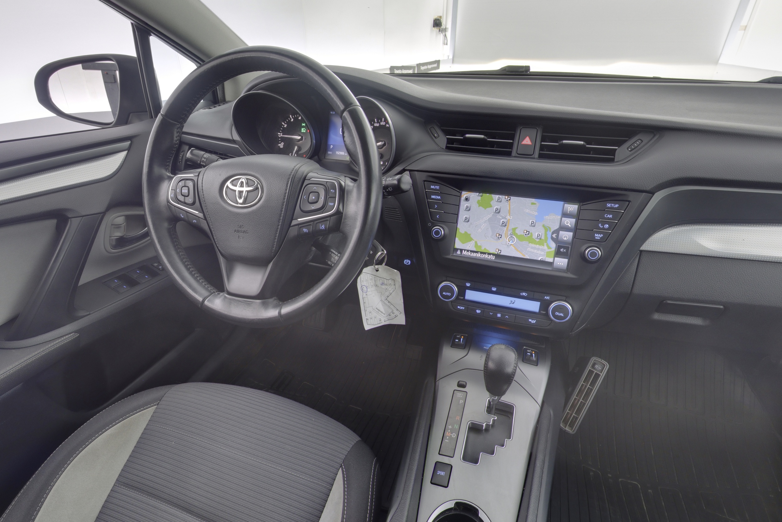 Toyota Avensis 8