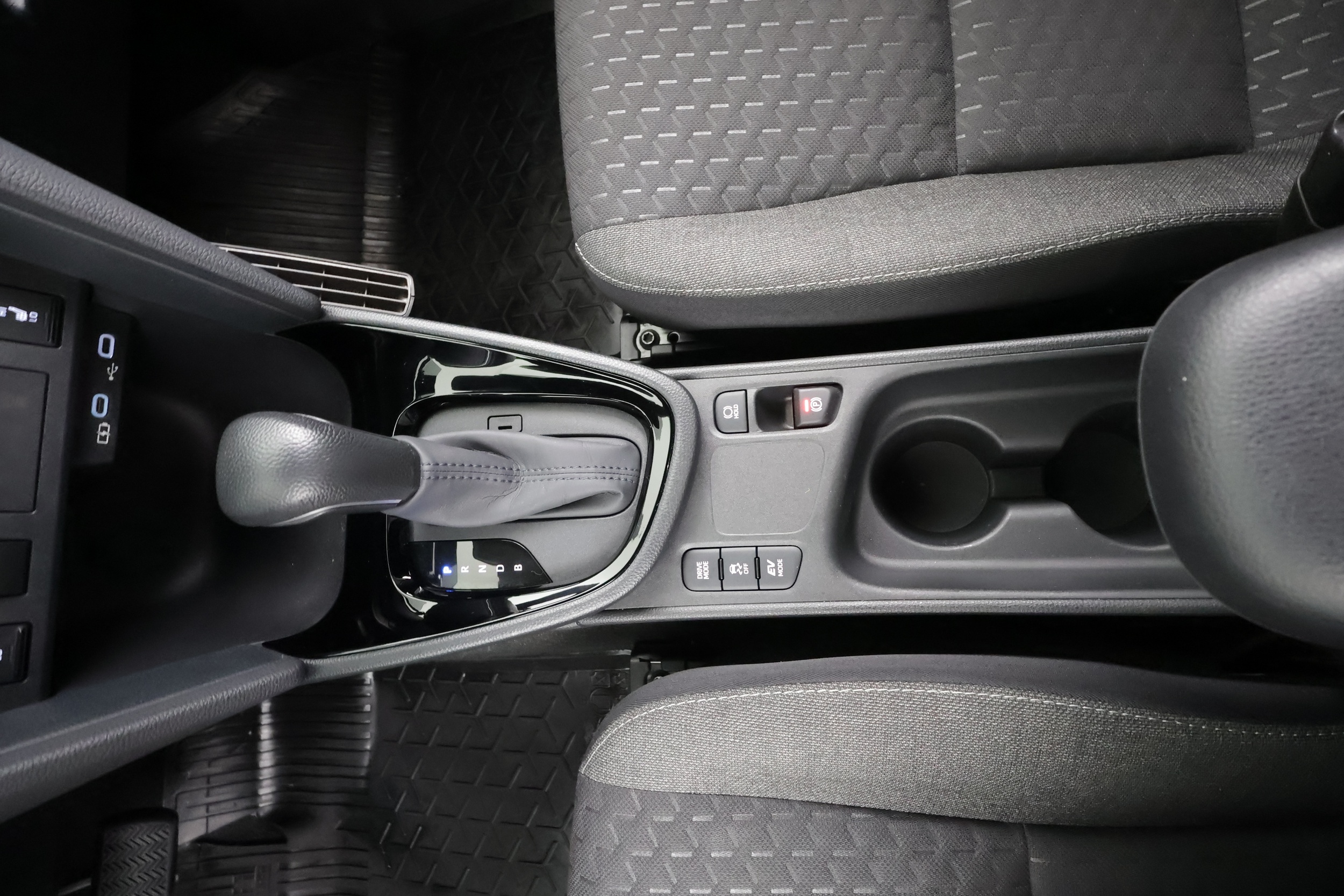 Toyota Yaris Cross 16