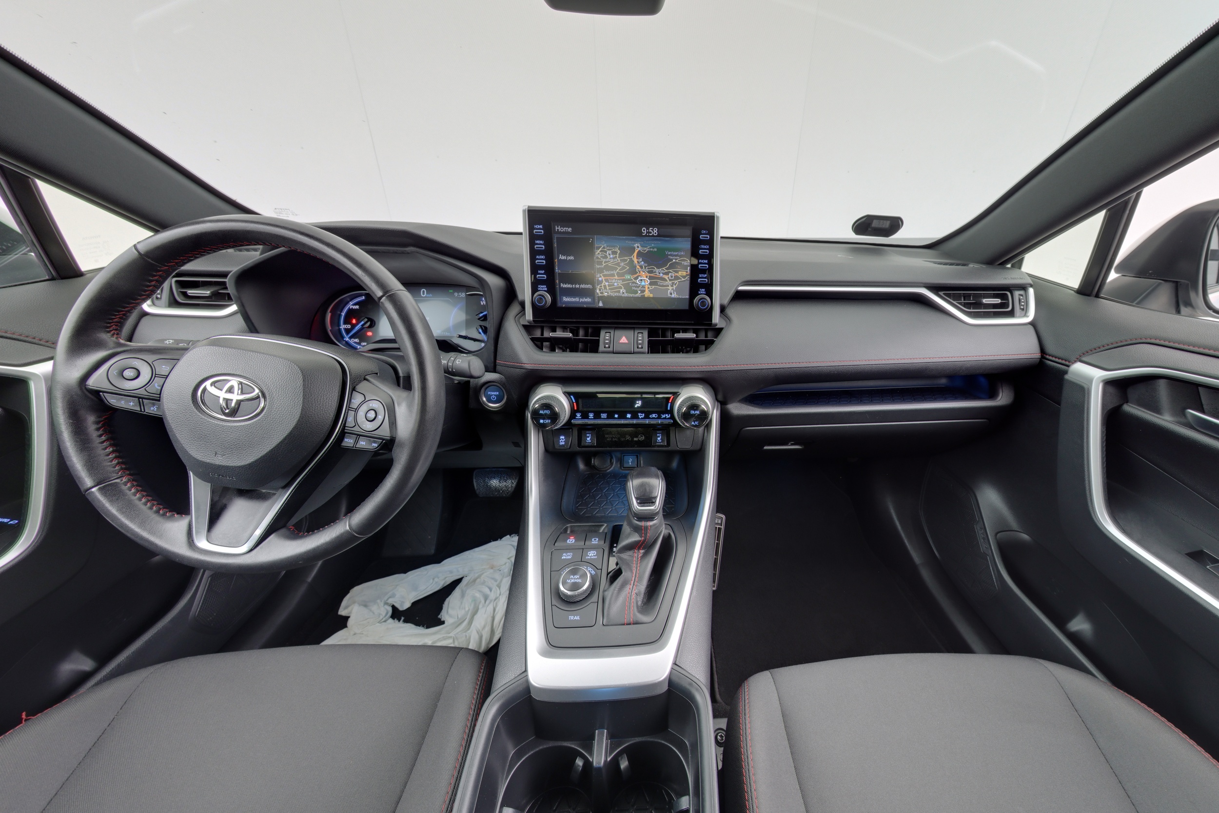 Toyota RAV4 Plug-in 10