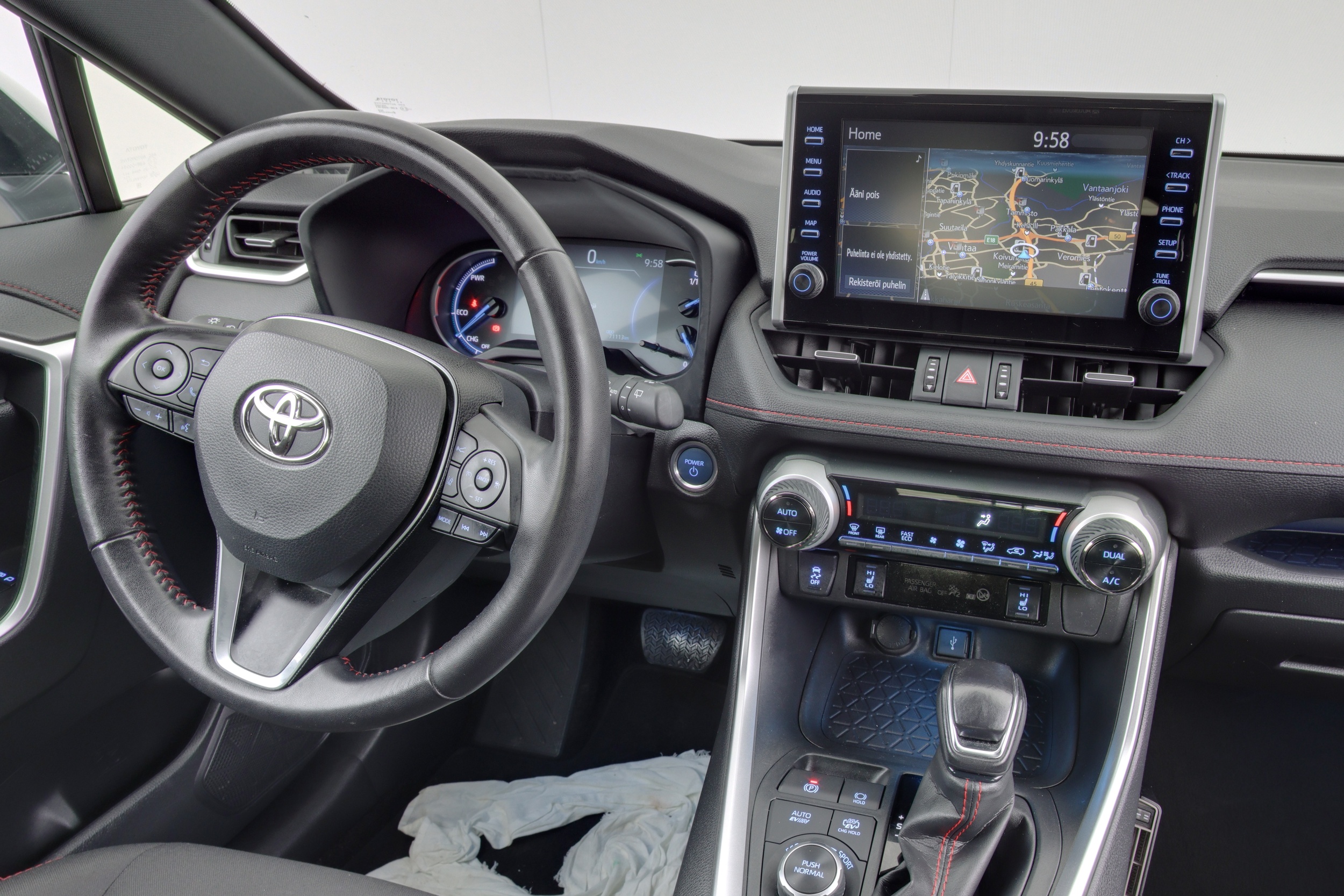 Toyota RAV4 Plug-in 11