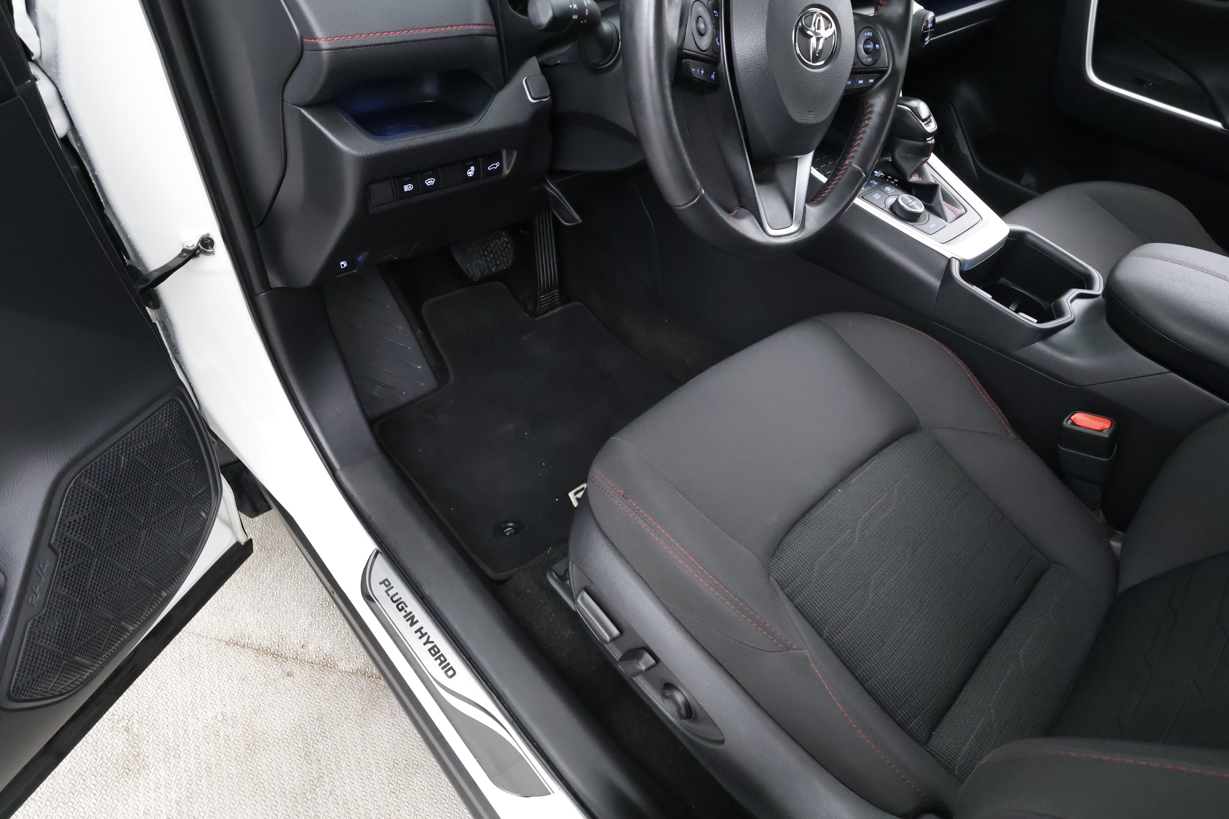 Toyota RAV4 Plug-in 15