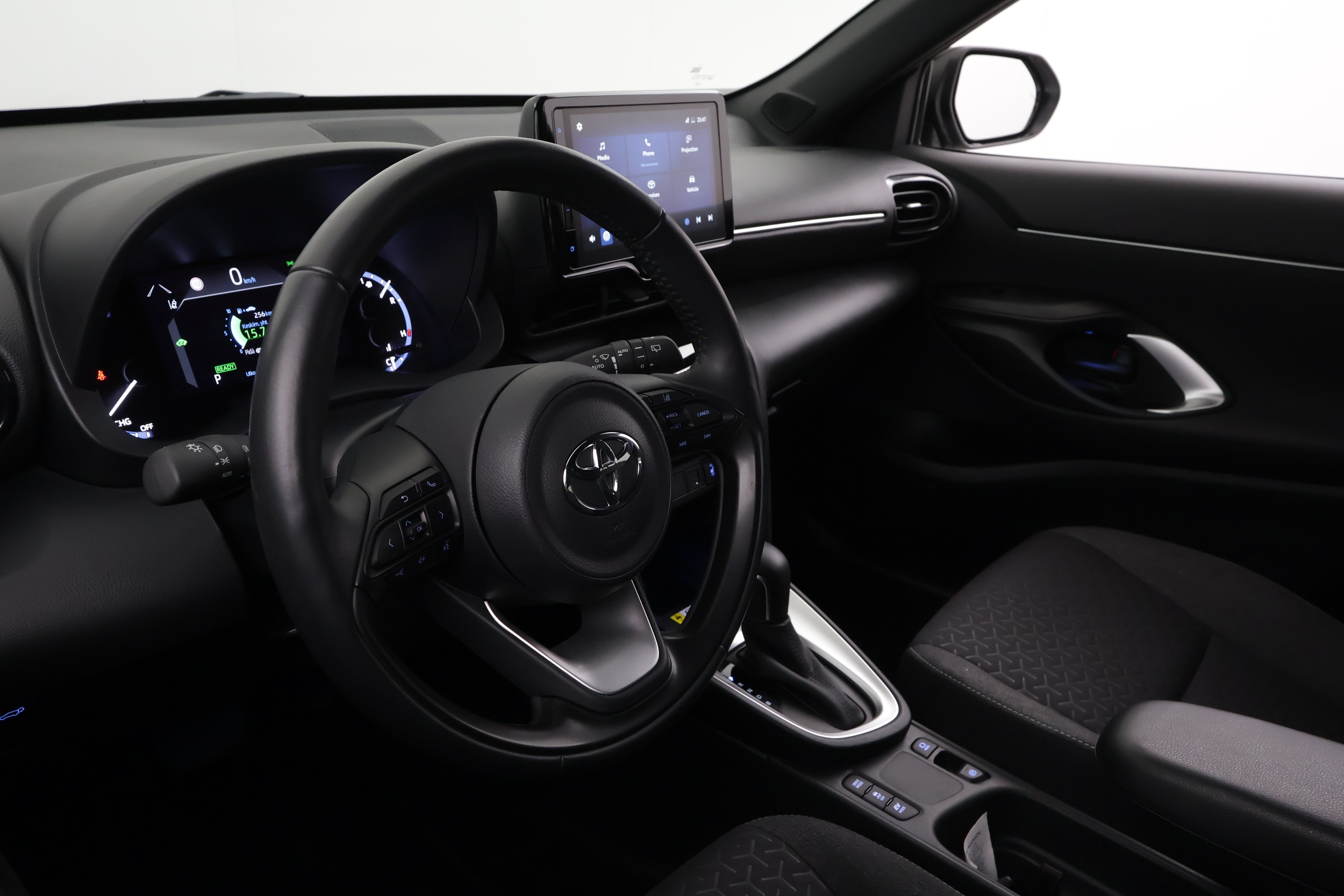 Toyota Yaris Cross 16