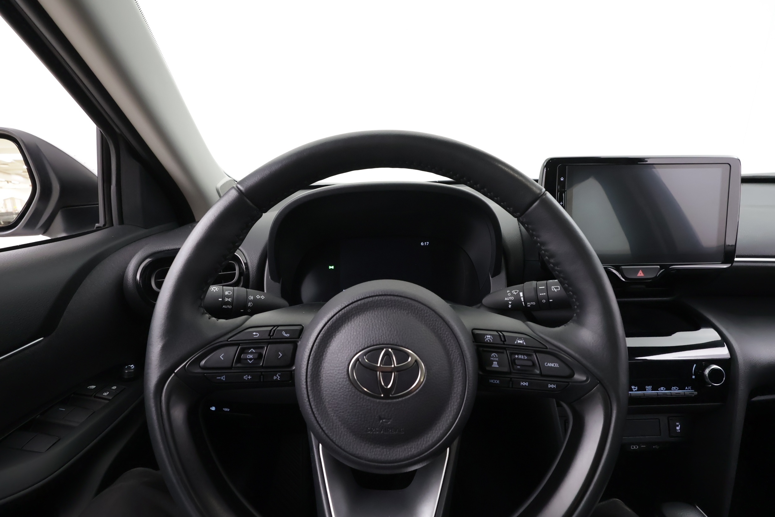 Toyota Yaris Cross 16