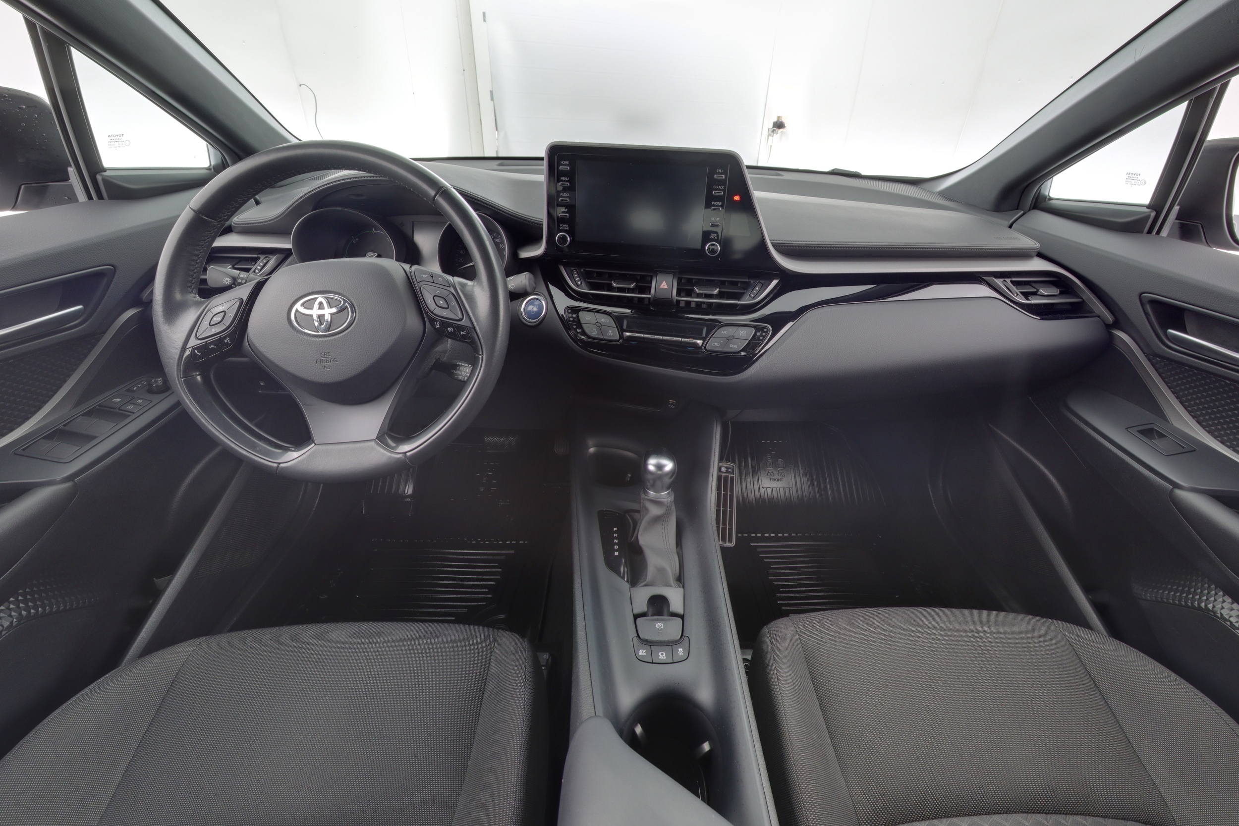 TOYOTA C-HR 10
