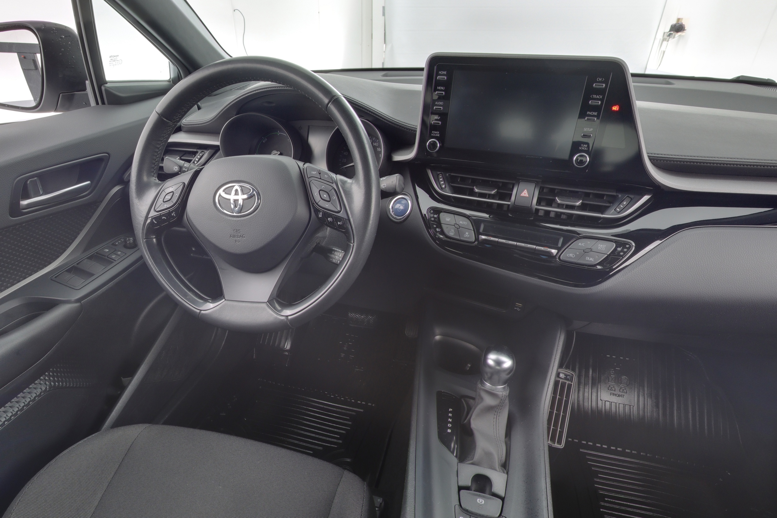 TOYOTA C-HR 11