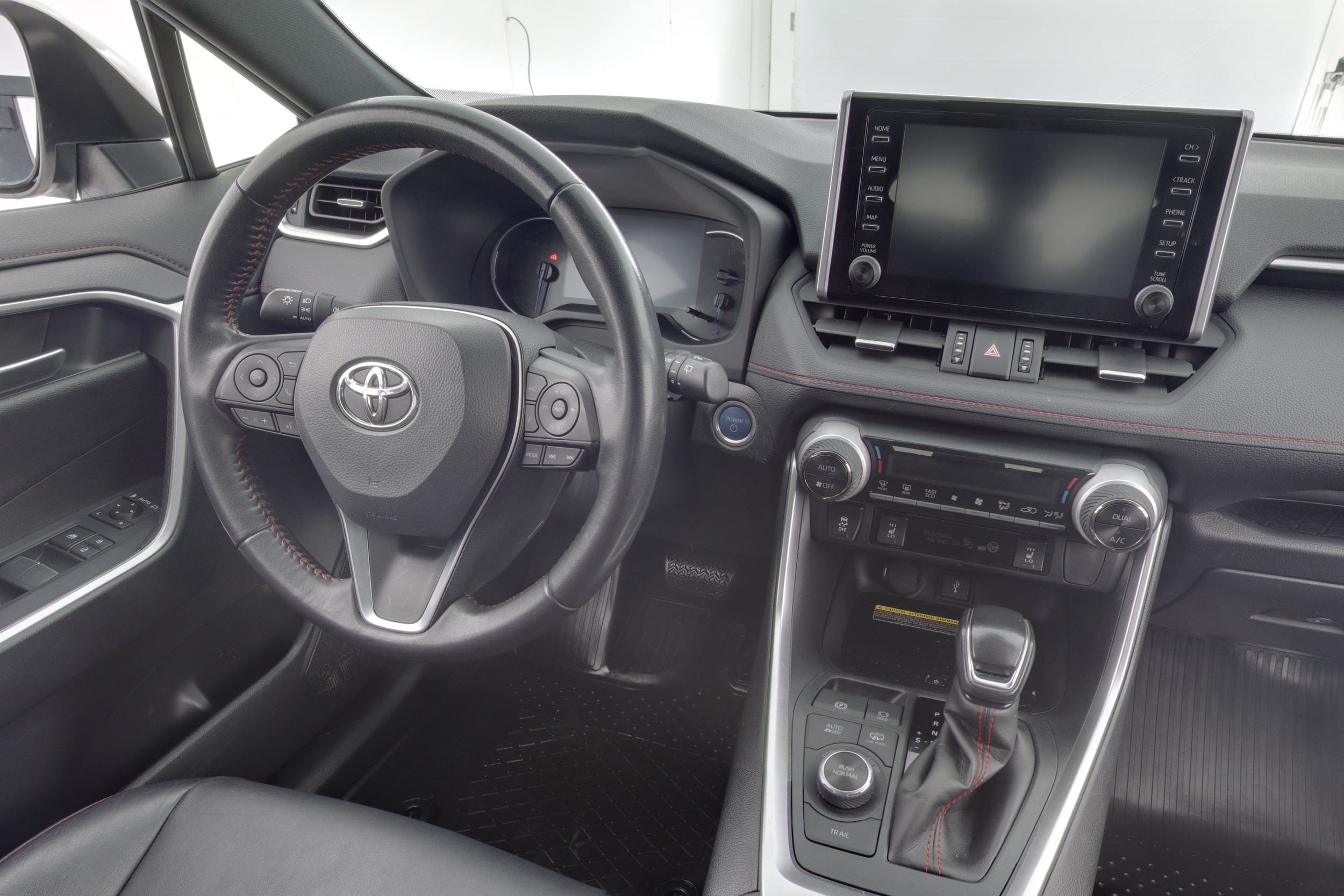 TOYOTA RAV4 Plug-in 11