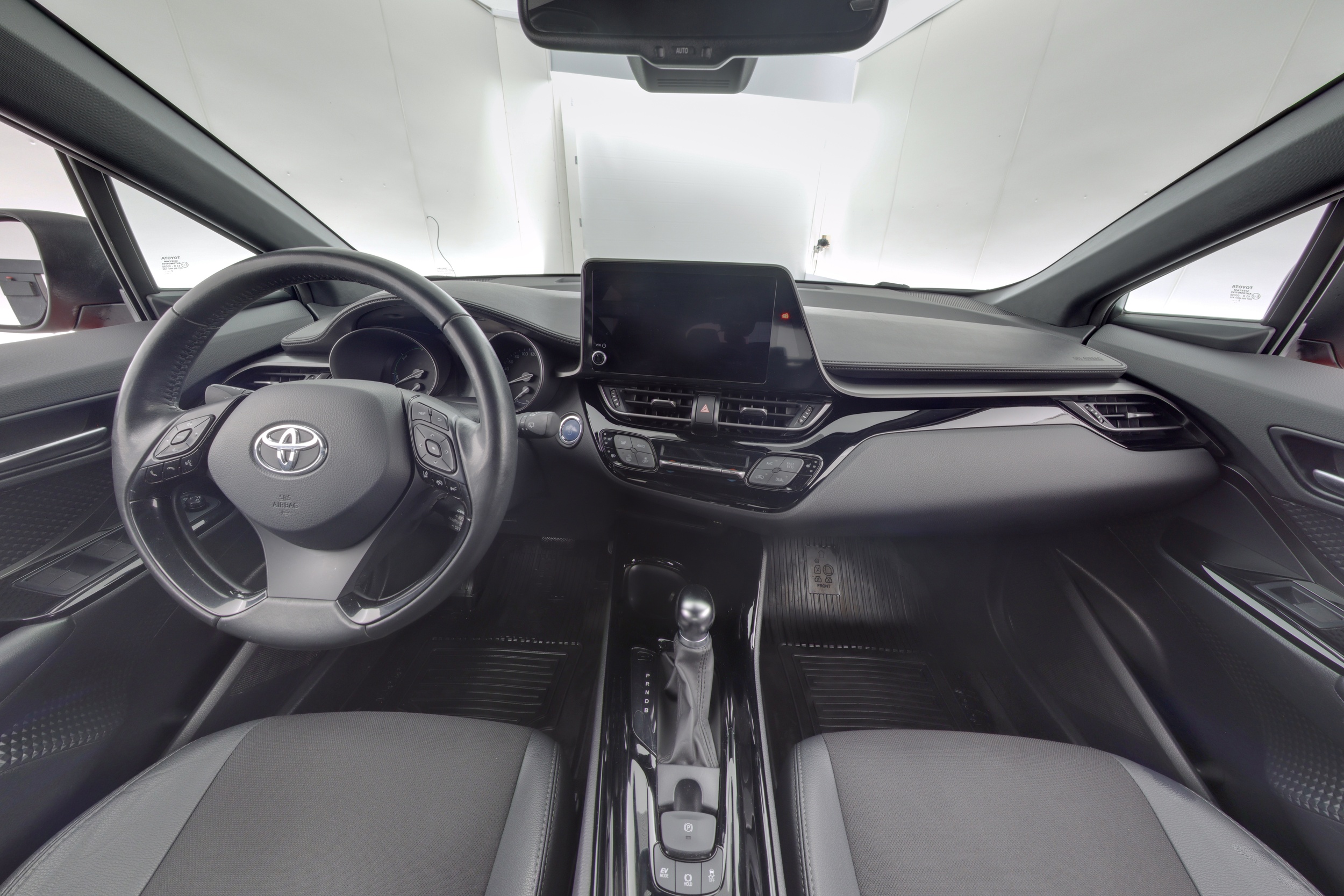 TOYOTA C-HR 10