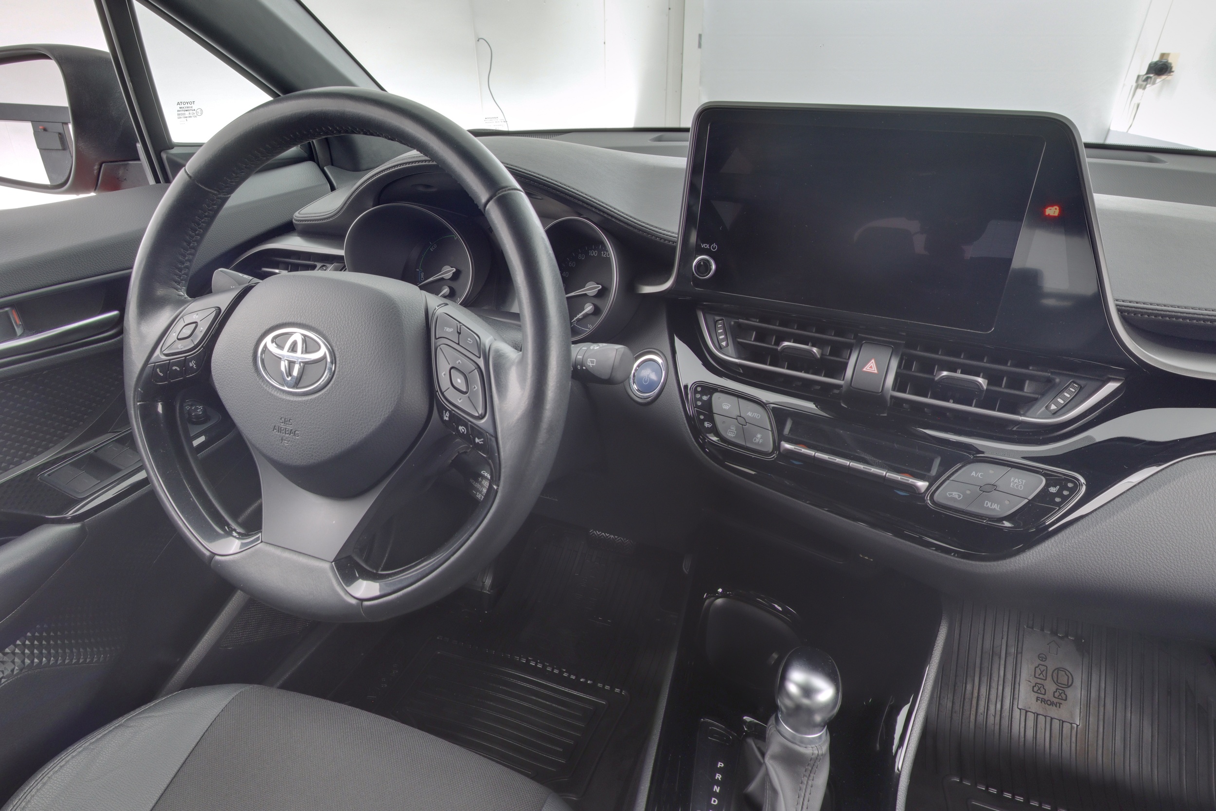 TOYOTA C-HR 11
