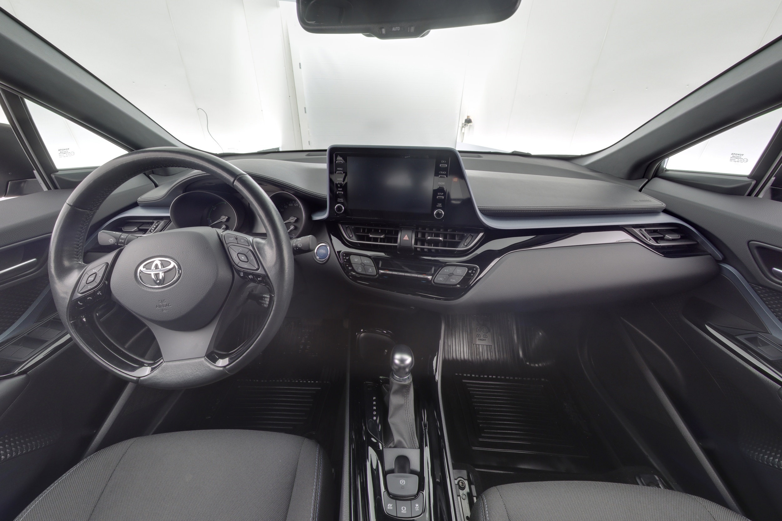 TOYOTA C-HR 10