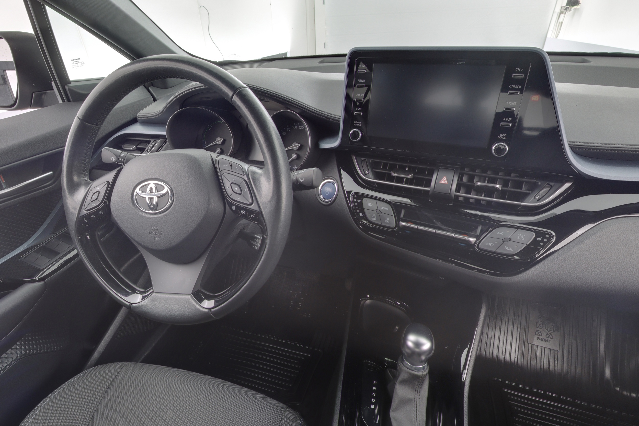 TOYOTA C-HR 11