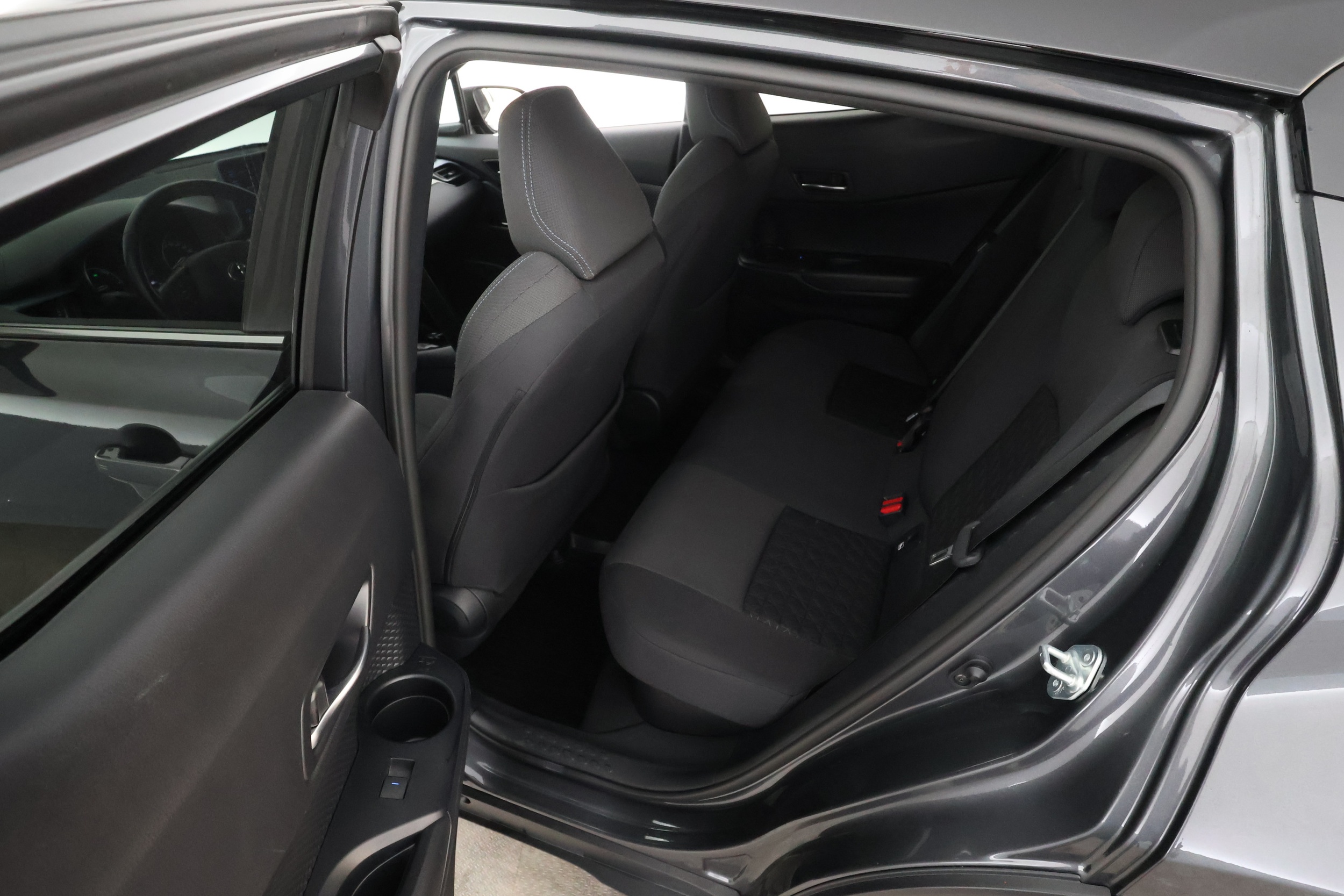 TOYOTA C-HR 23