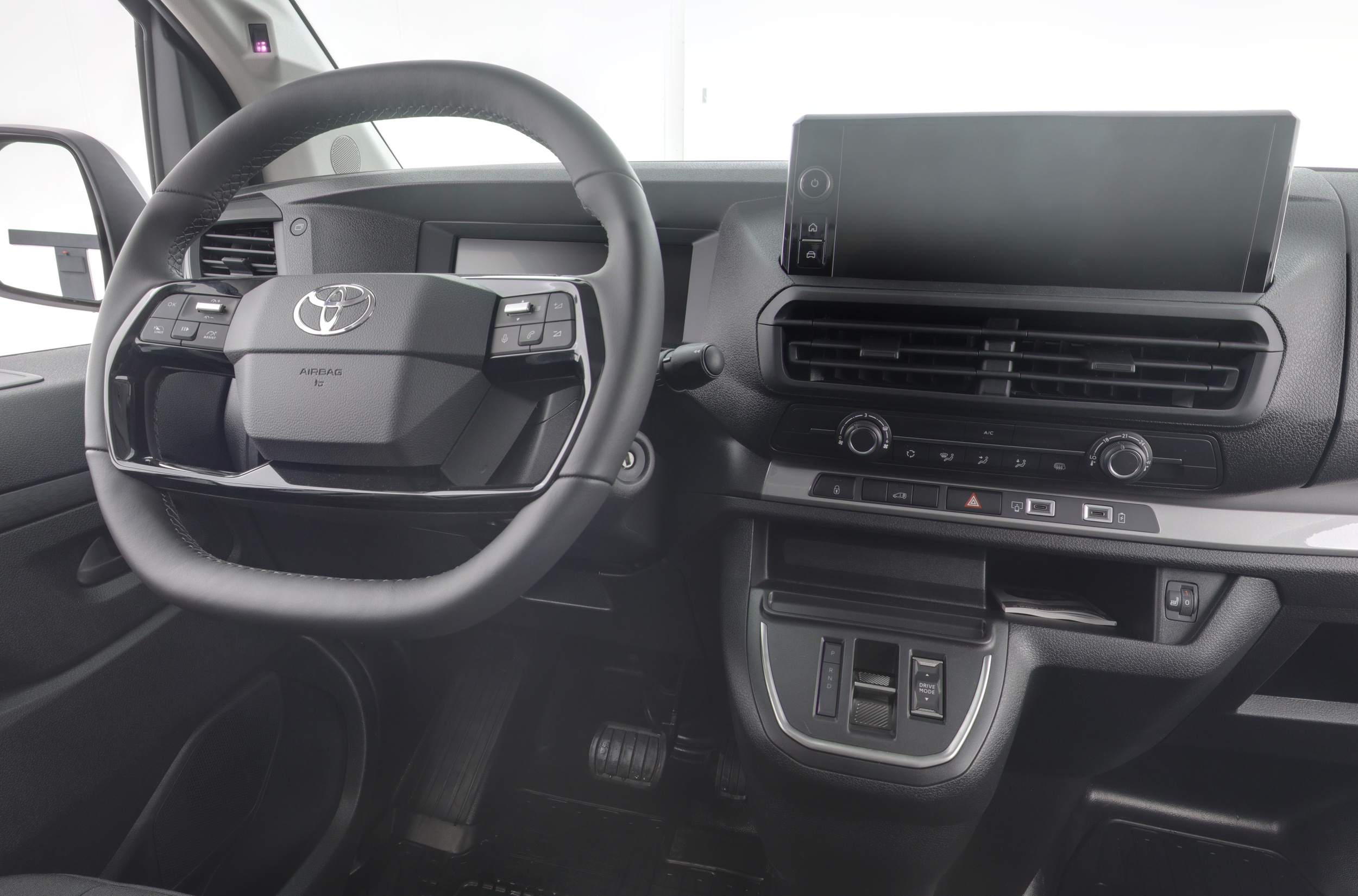 TOYOTA Proace 8
