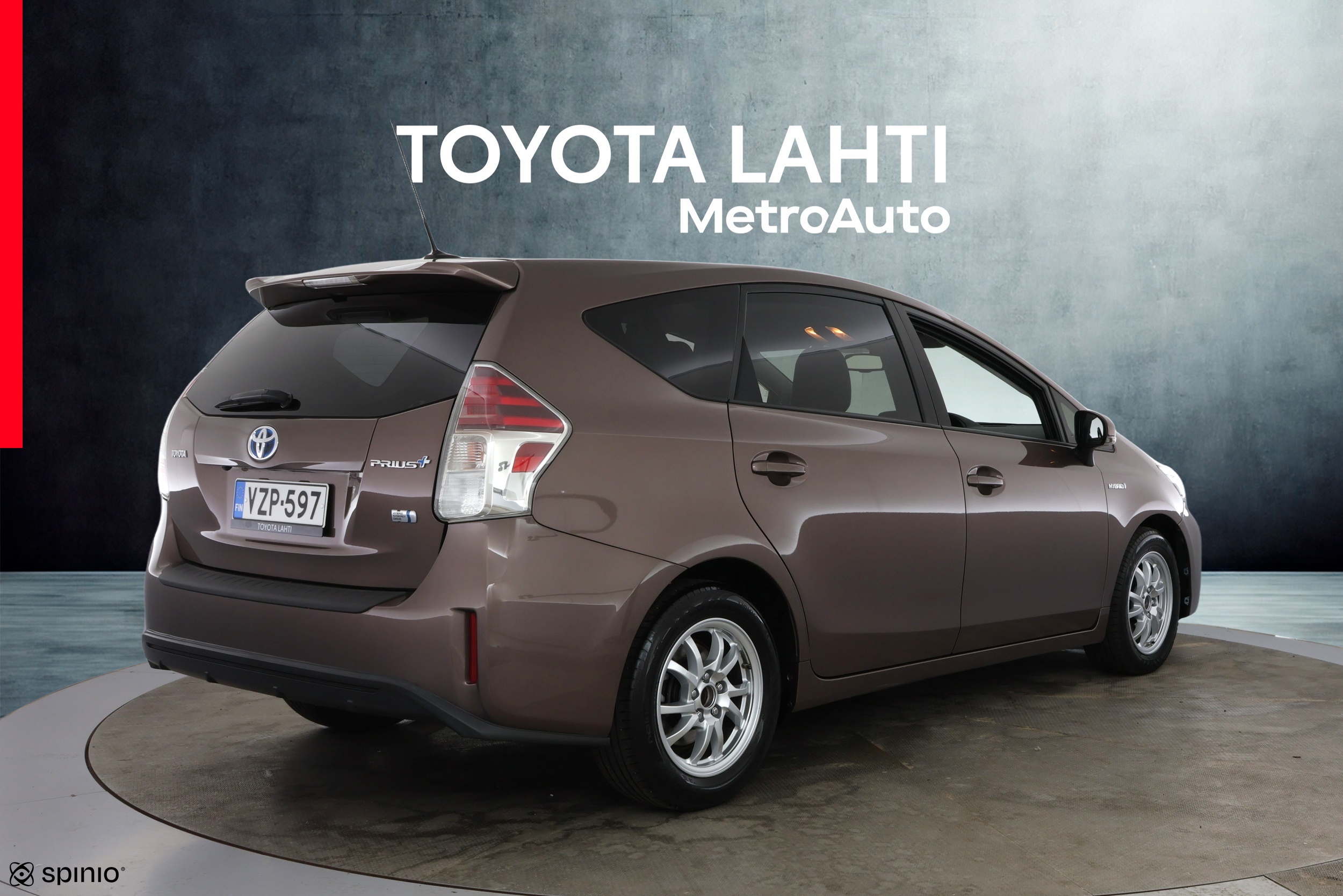 TOYOTA Prius+ 4