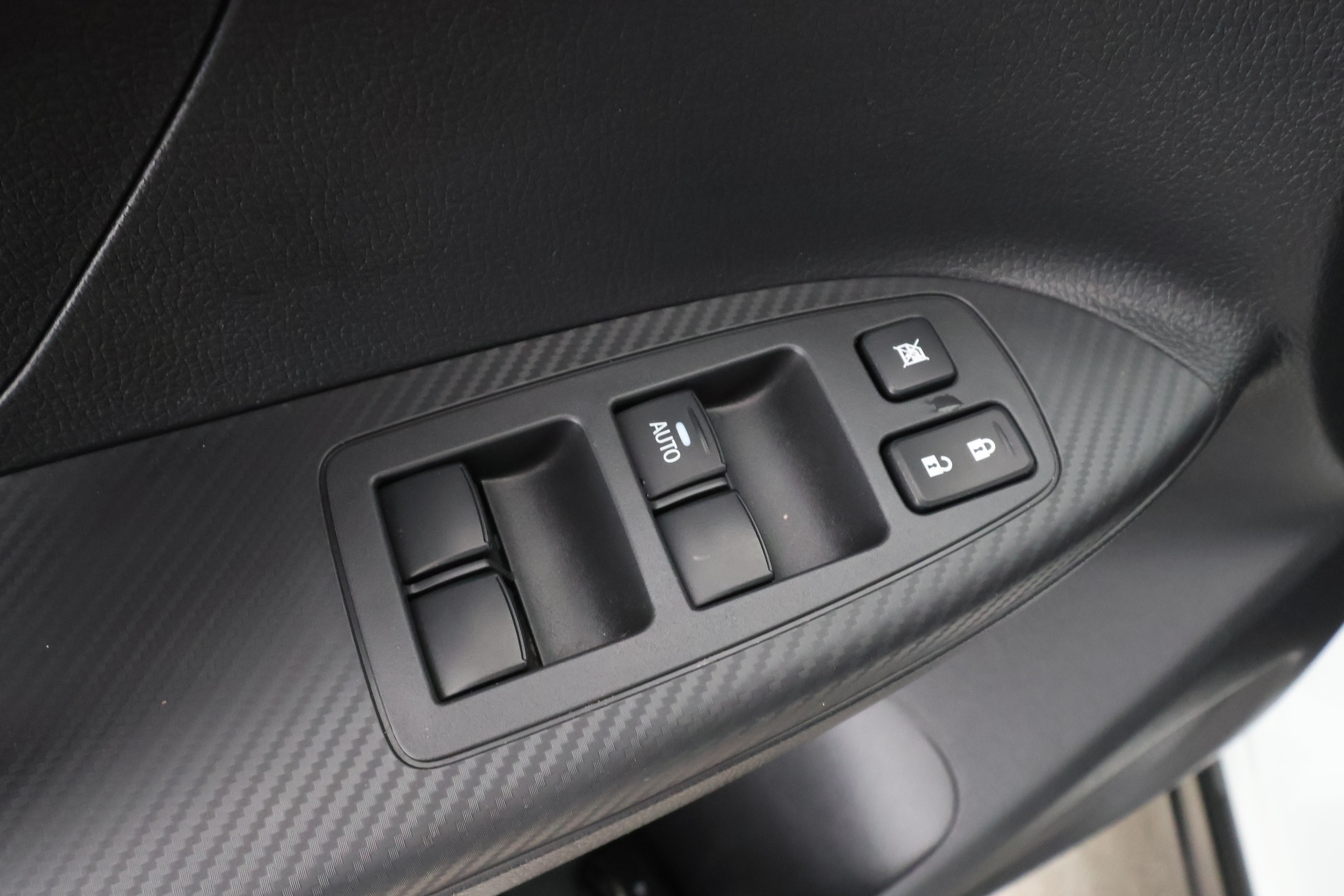 MITSUBISHI Eclipse Cross 14