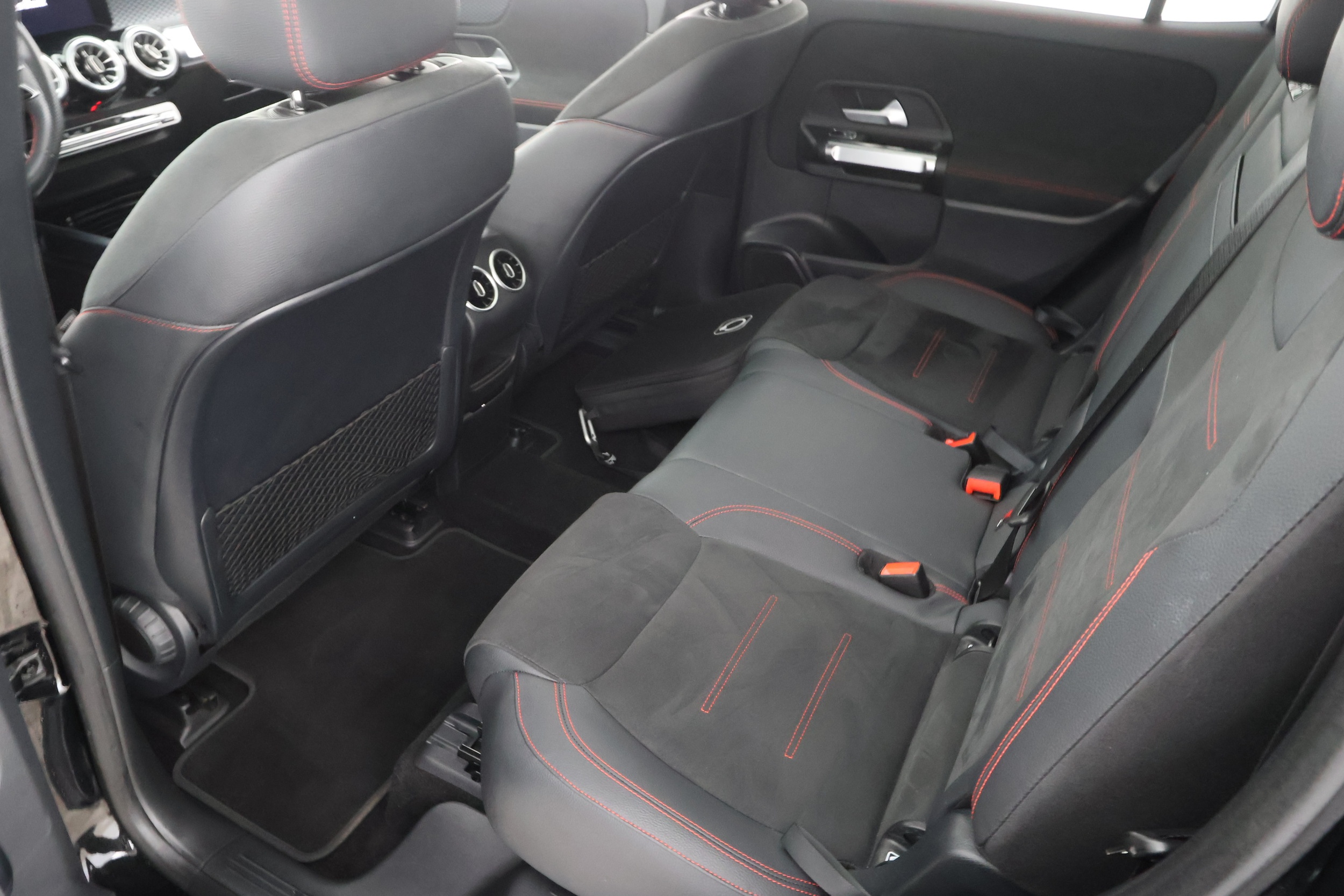 Mercedes-Benz EQB 16