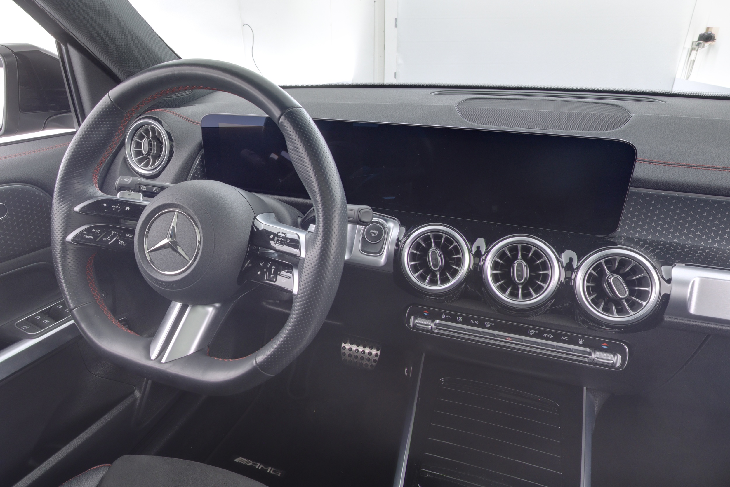 Mercedes-Benz EQB 8