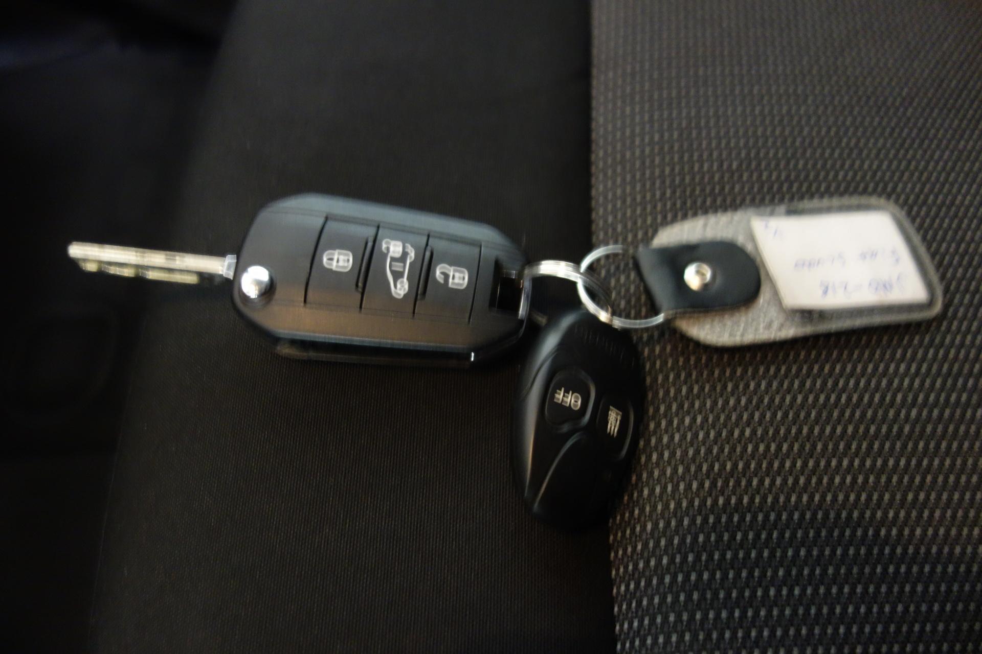 PEUGEOT Expert 2023