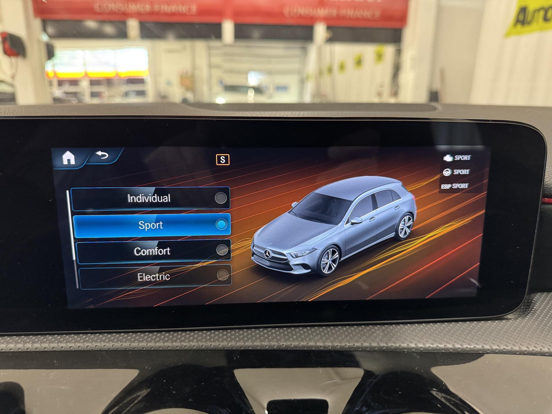MERCEDES-BENZ A 2021