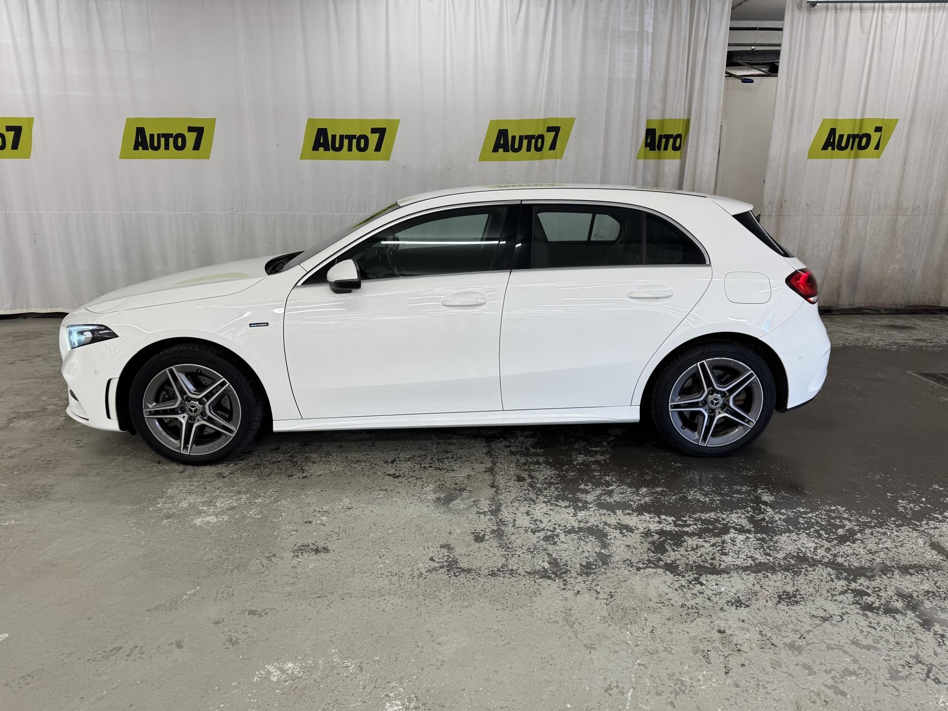 MERCEDES-BENZ A 2021