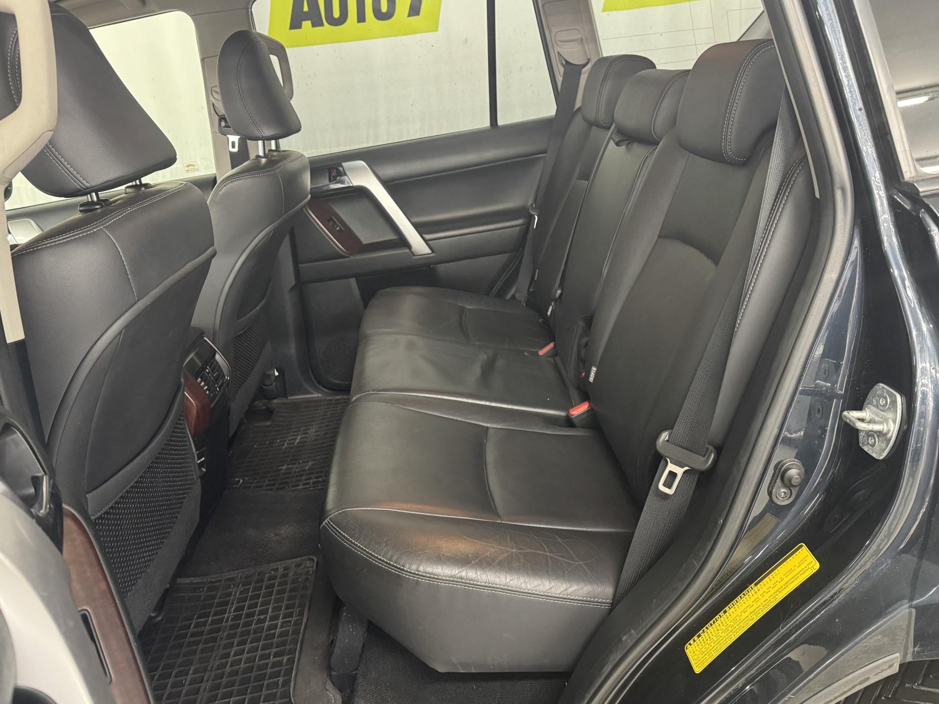 TOYOTA Land Cruiser 2014