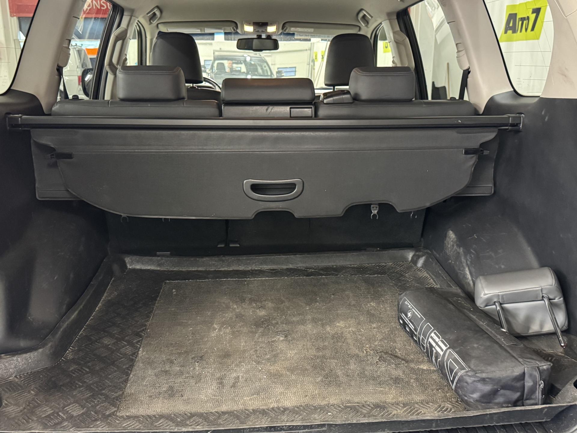 TOYOTA Land Cruiser 2014