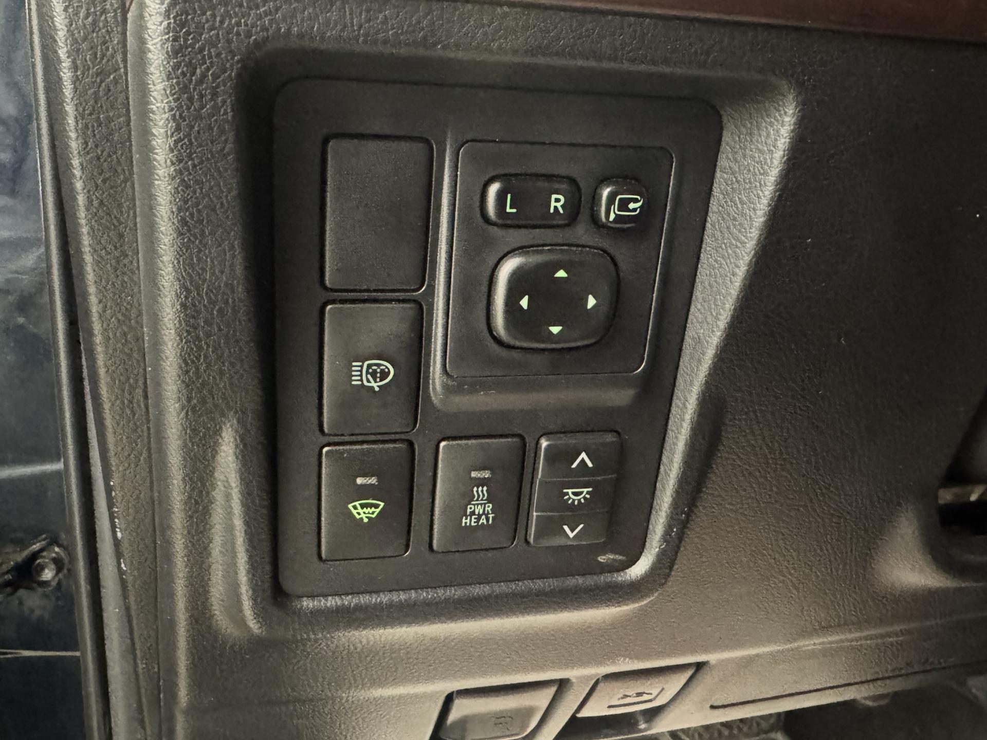 TOYOTA Land Cruiser 2014