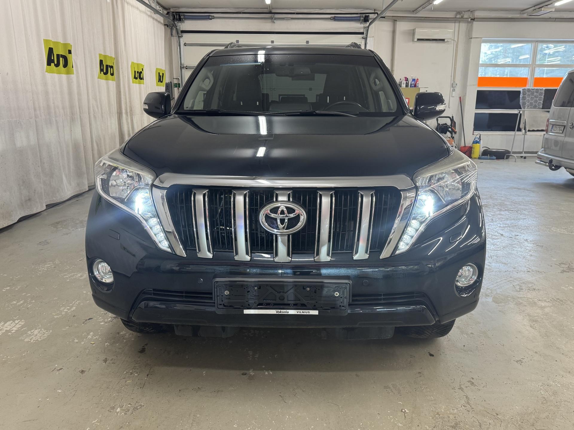 TOYOTA Land Cruiser 2014