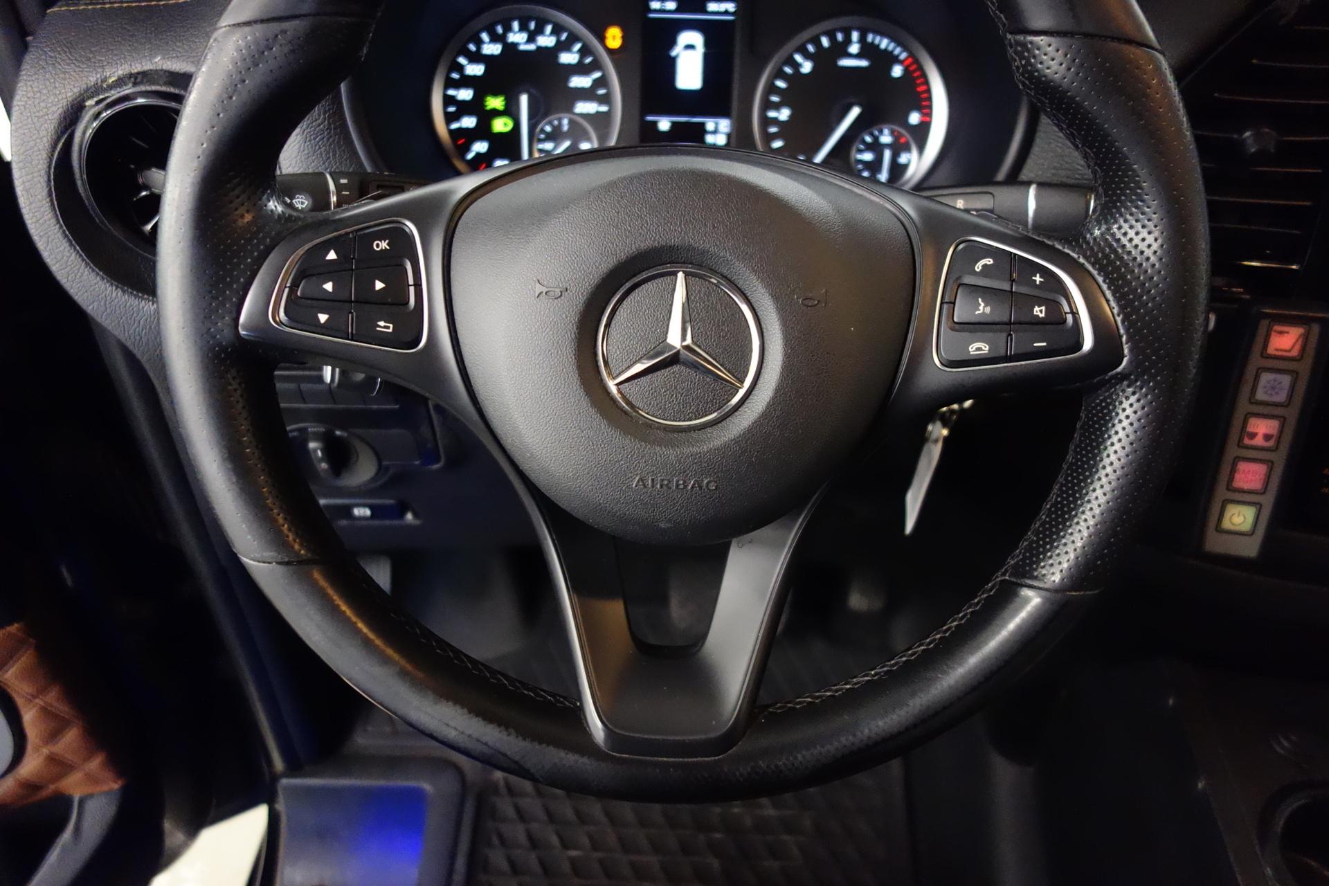 MERCEDES-BENZ Vito 2023