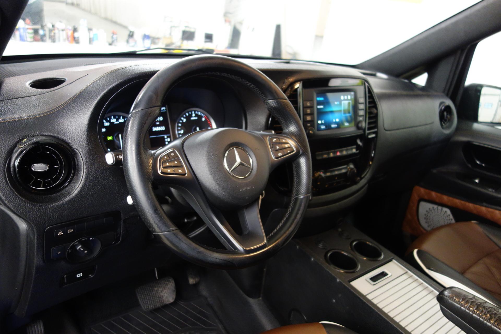 MERCEDES-BENZ Vito 2023