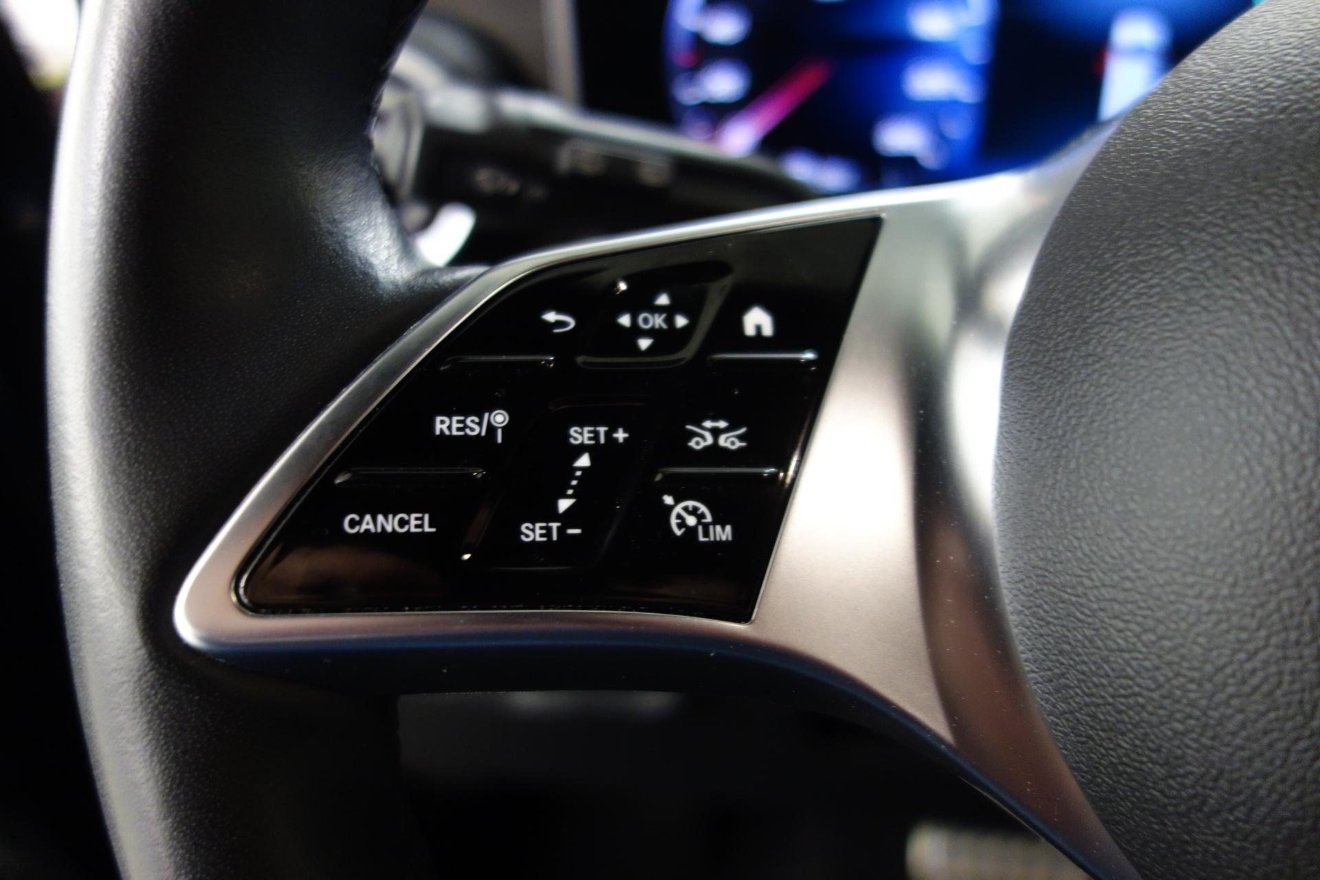 MERCEDES-BENZ V 2025