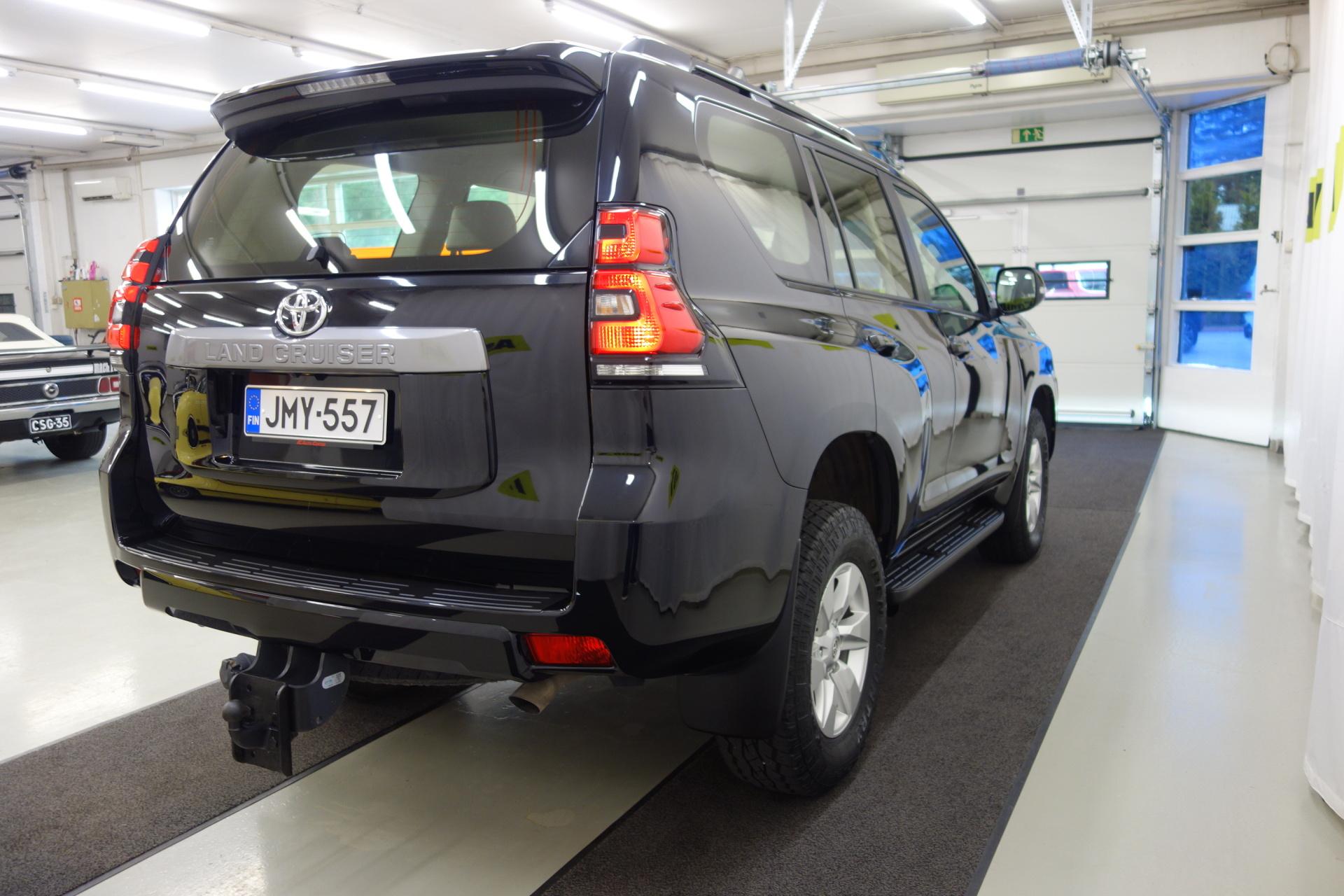 TRUCKMASTERS Land Cruiser 2023