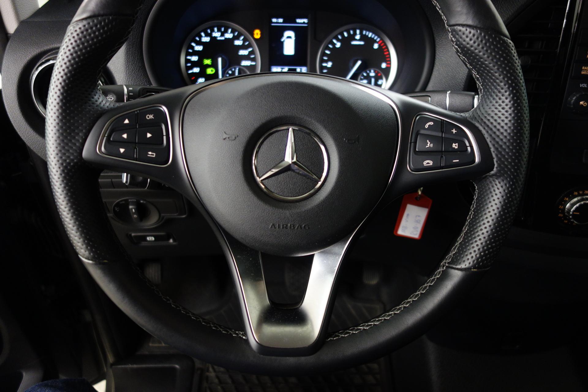 MERCEDES-BENZ V 2024