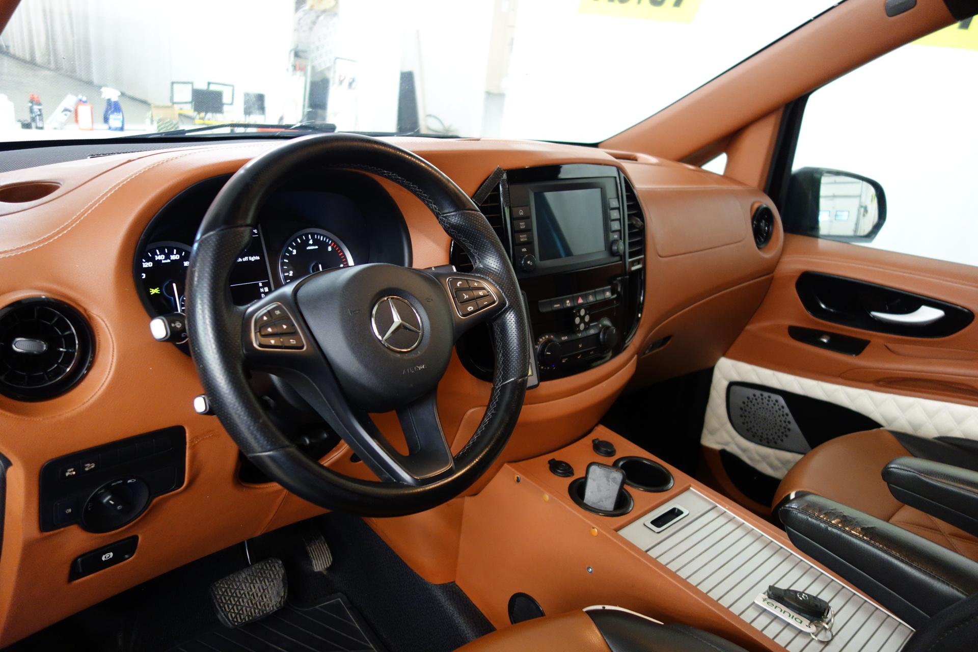 MERCEDES-BENZ V 2023