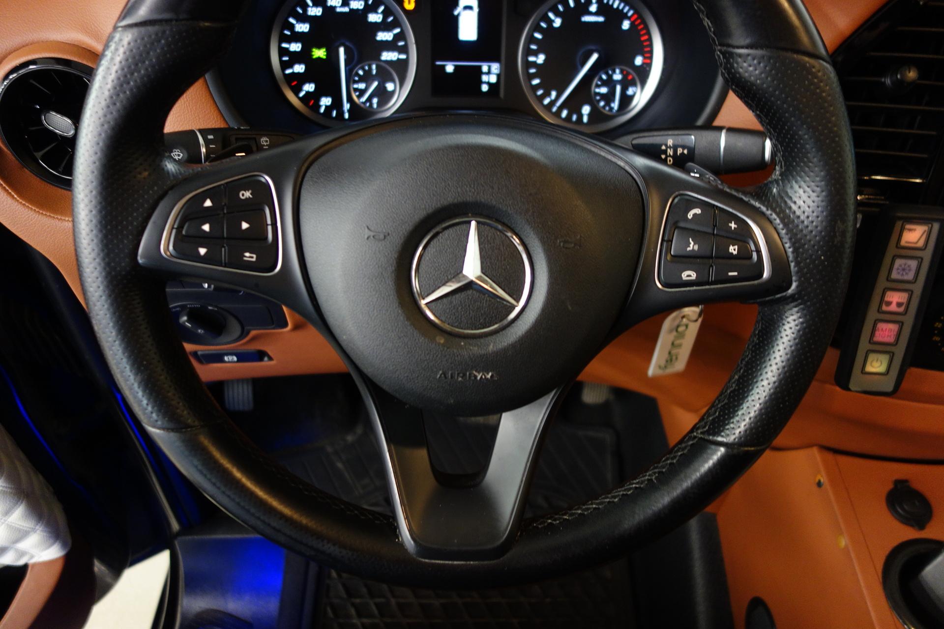 MERCEDES-BENZ V 2023