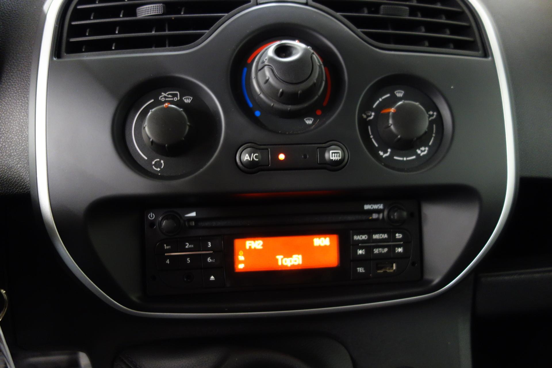 NISSAN NV250 2022