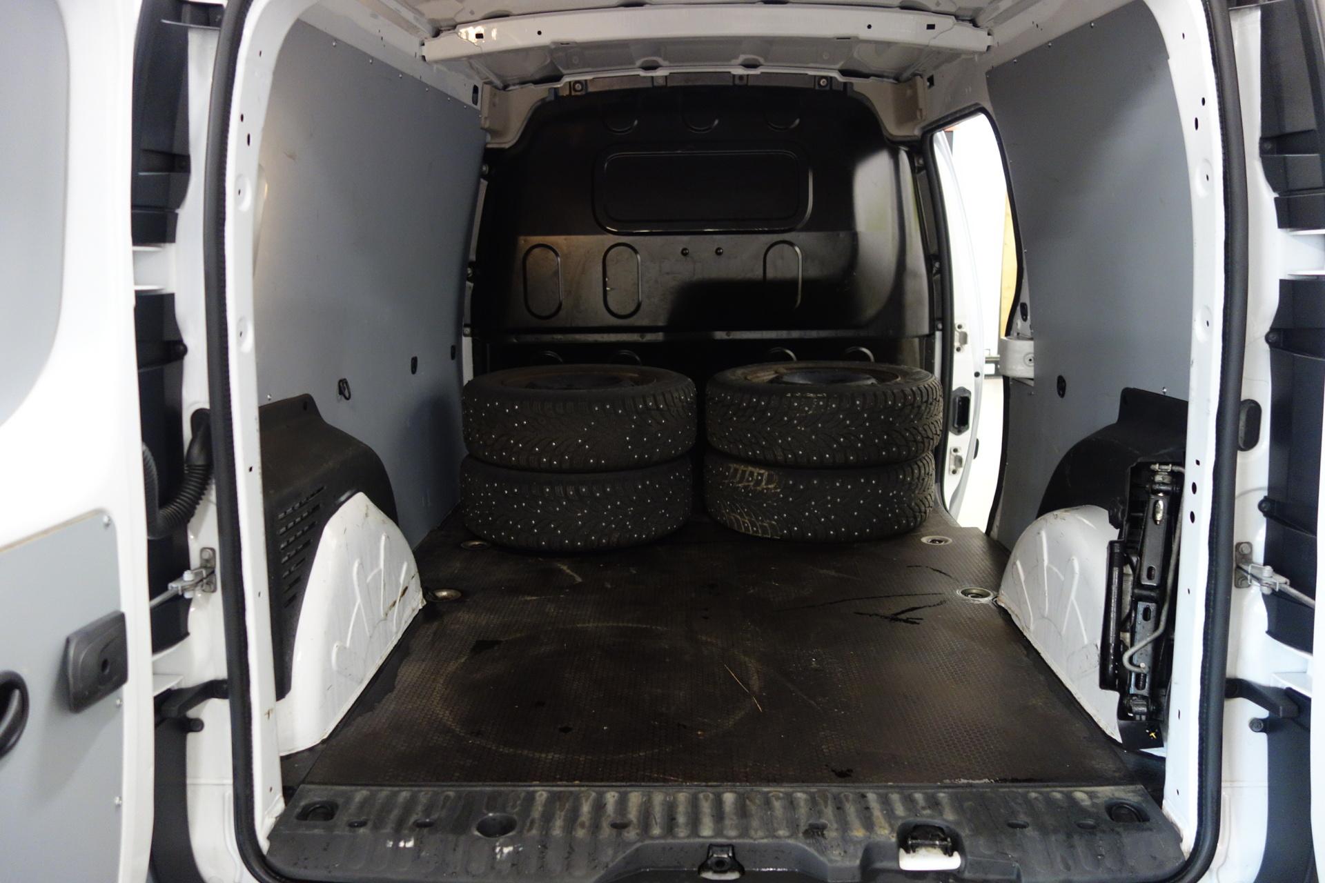 NISSAN NV250 2022