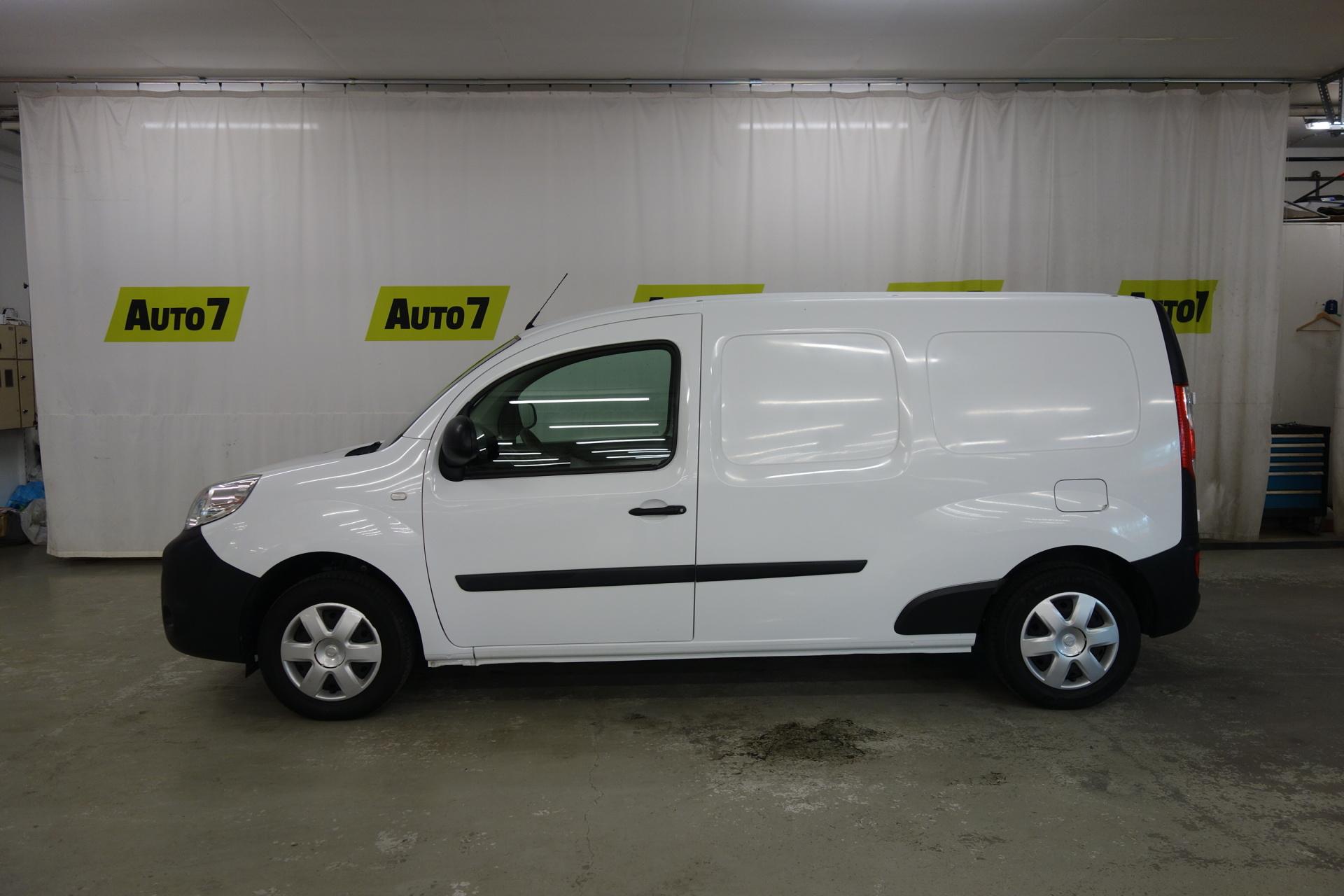 NISSAN NV250 2022