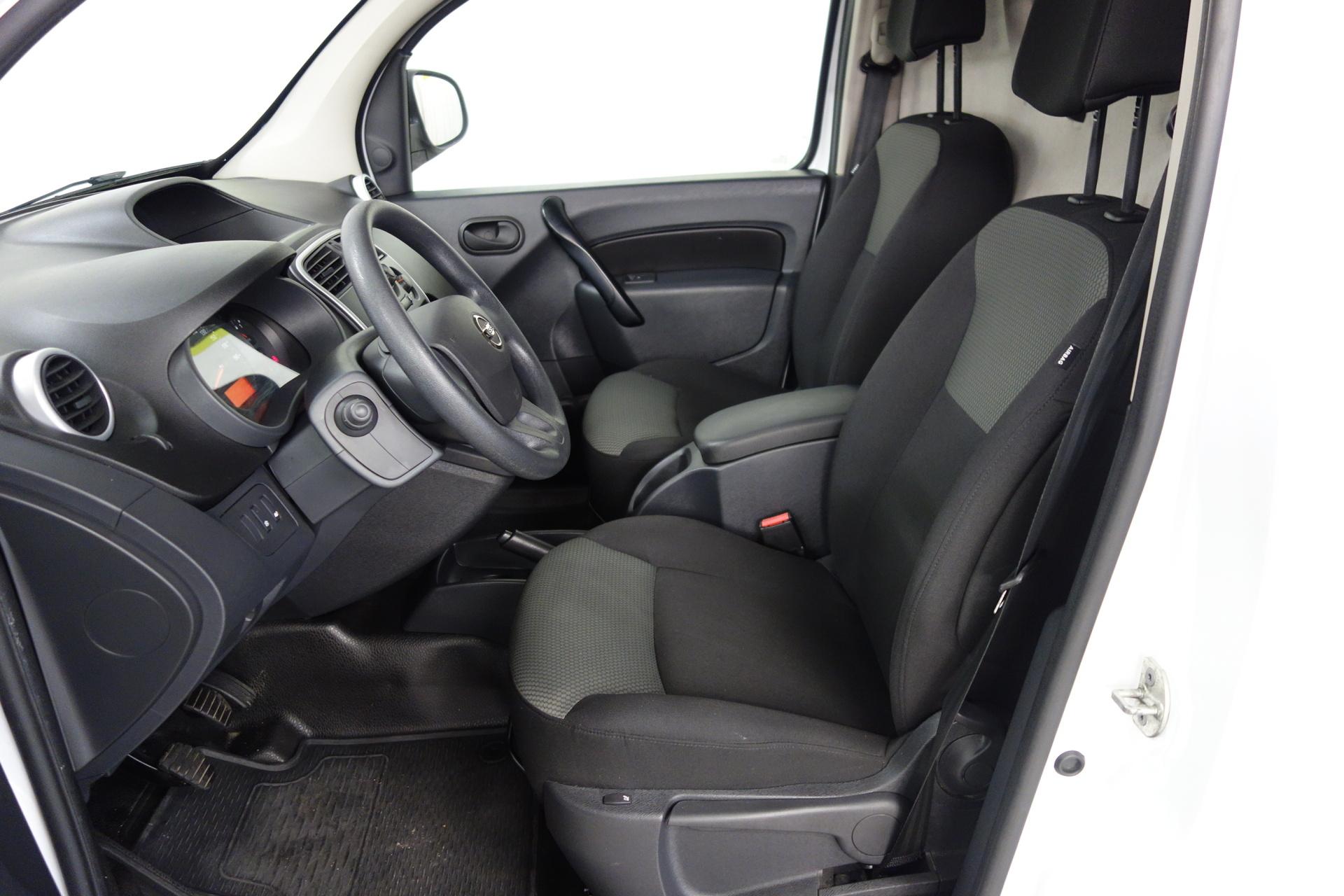 NISSAN NV250 2022
