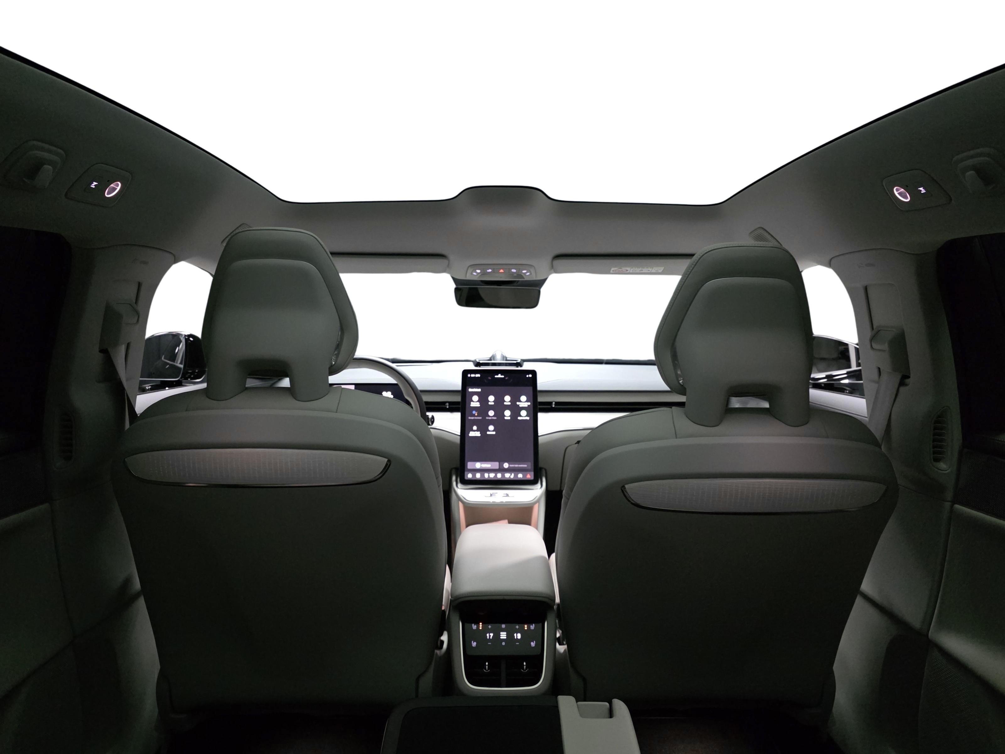 Volvo ES90 16