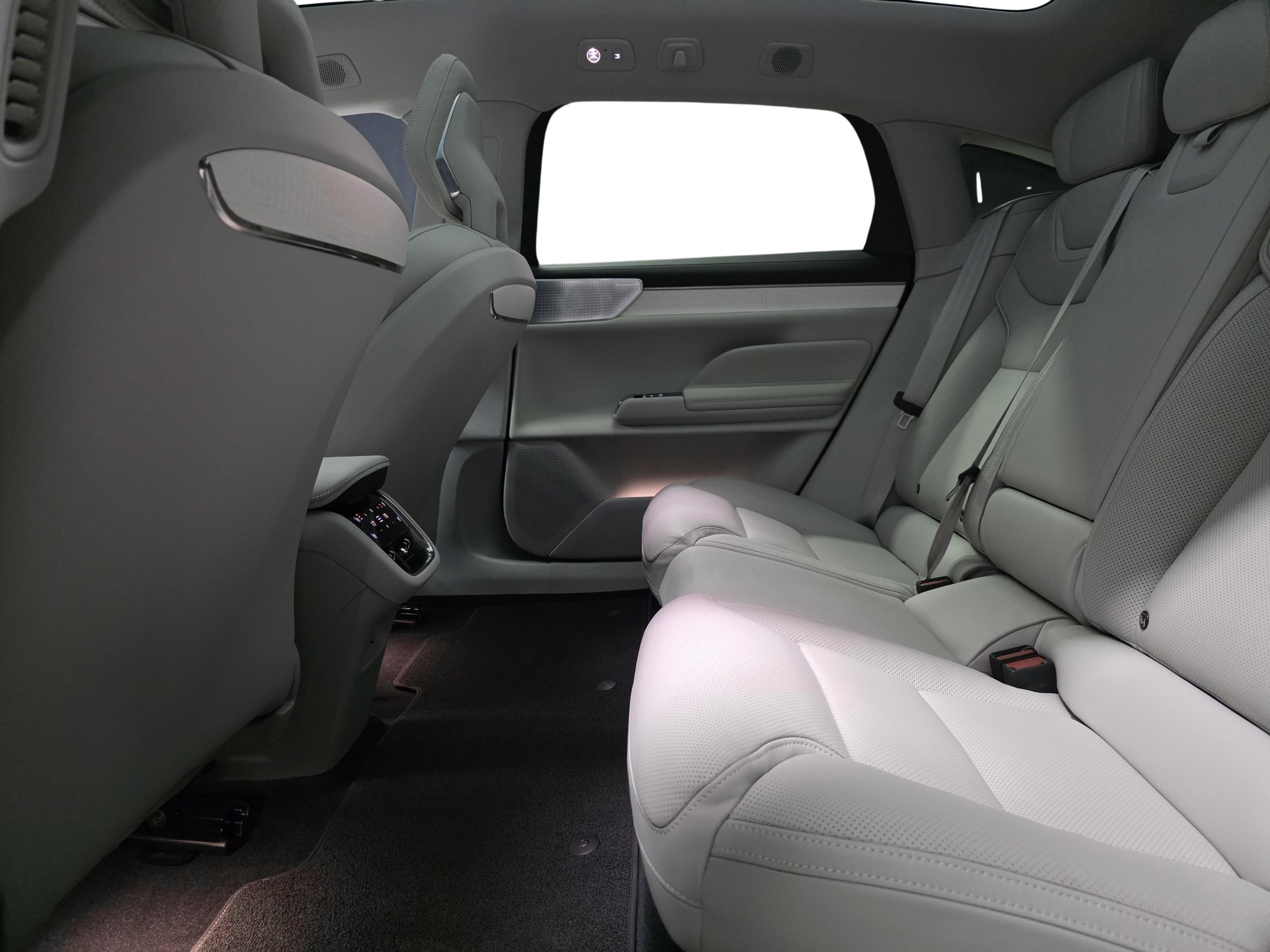 Volvo ES90 9