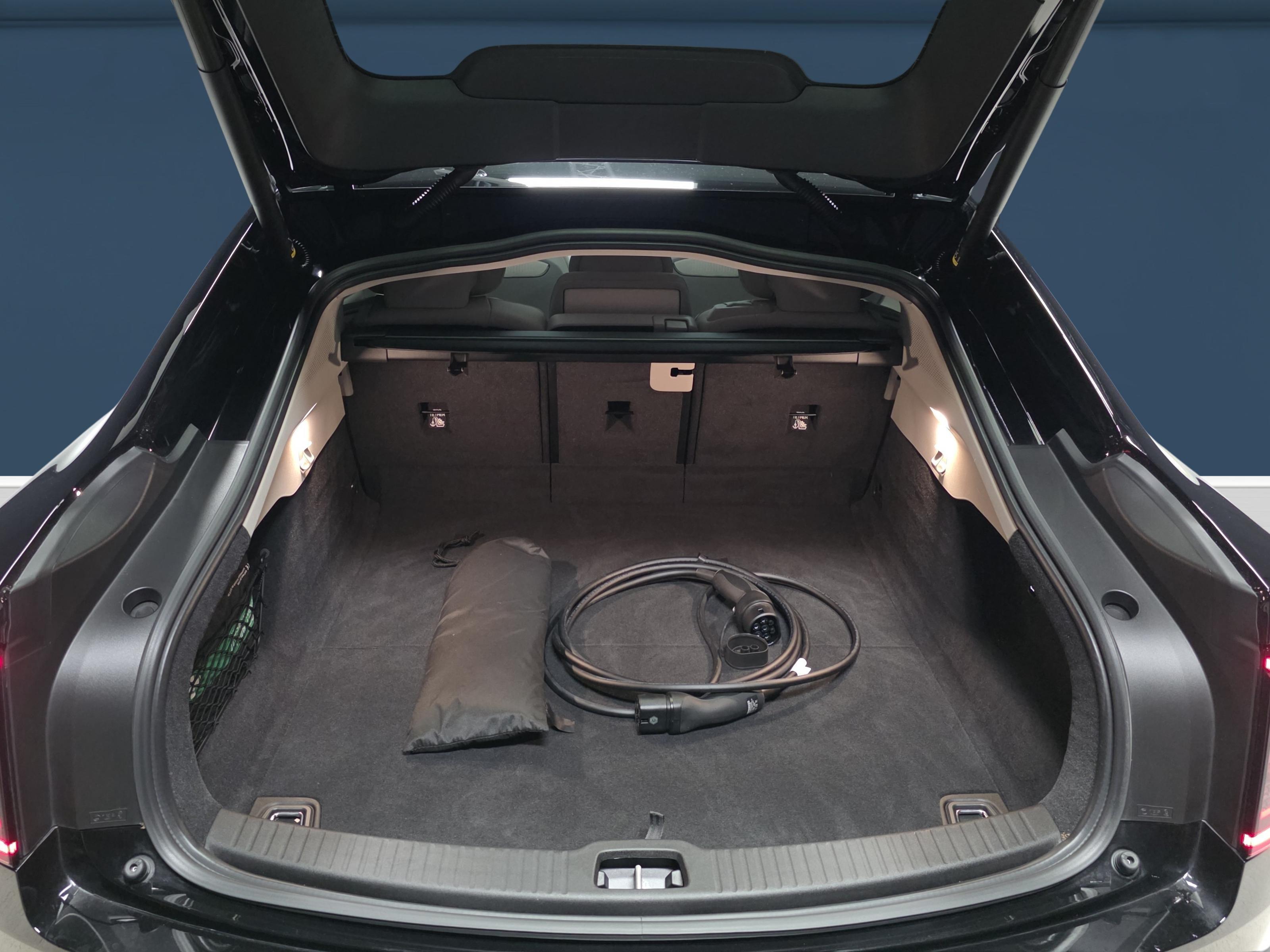 Volvo ES90 11