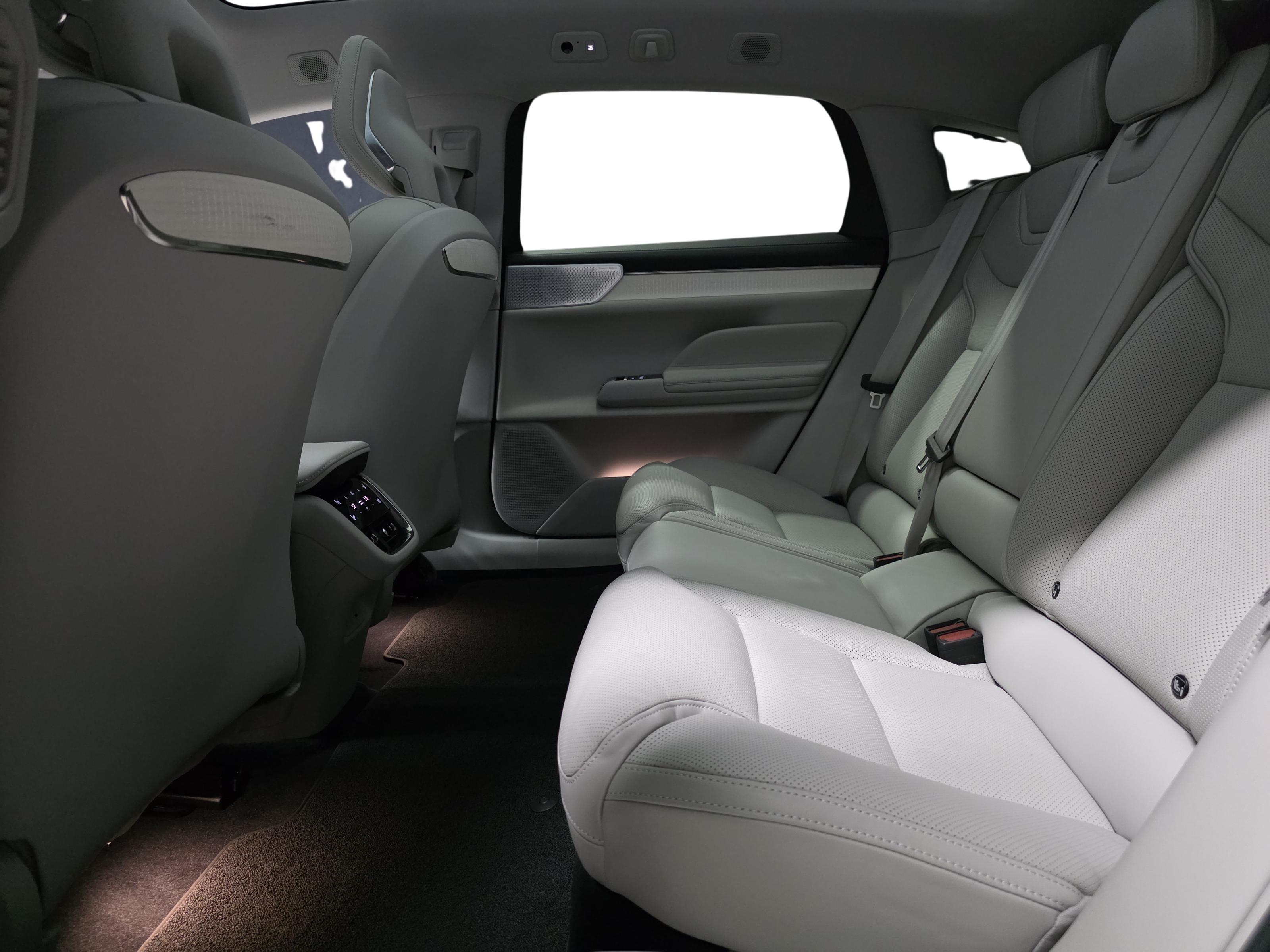 Volvo ES90 9