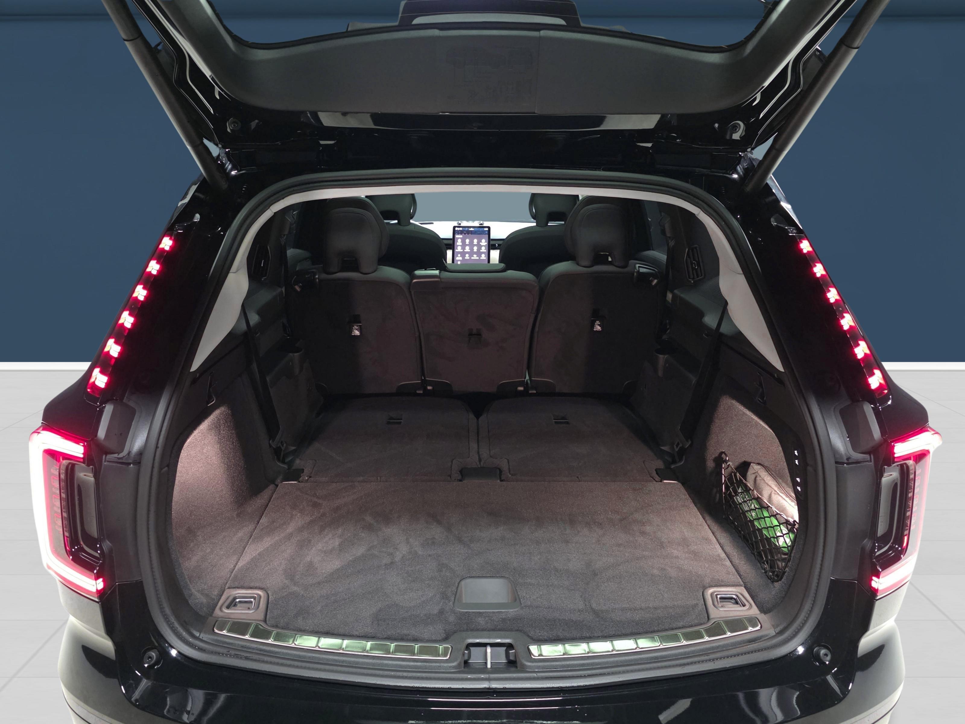 Volvo EX90 11