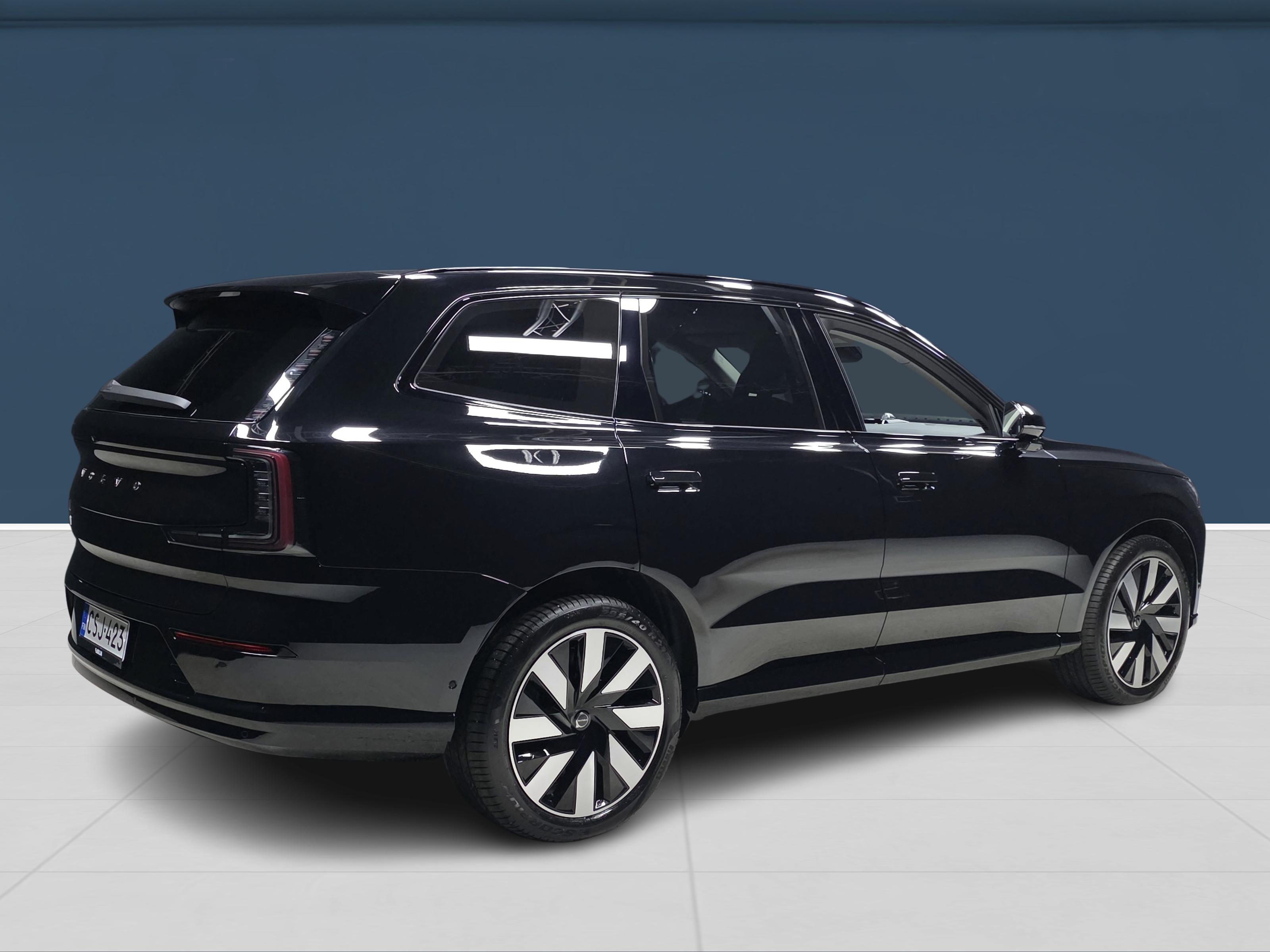 Volvo EX90 4