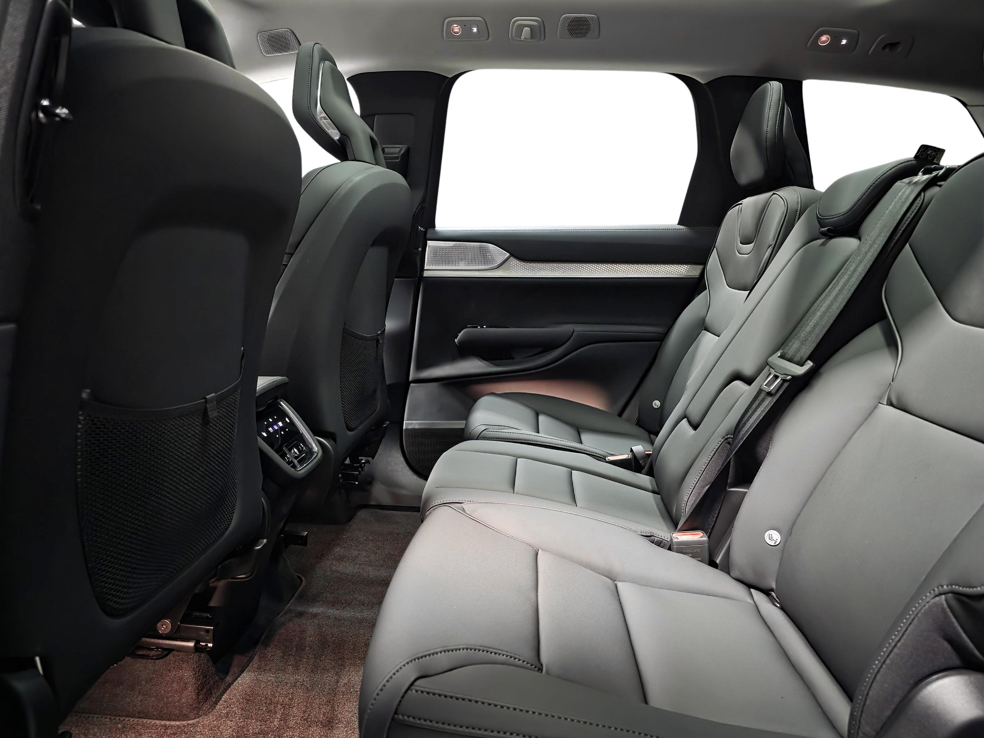 Volvo EX90 9
