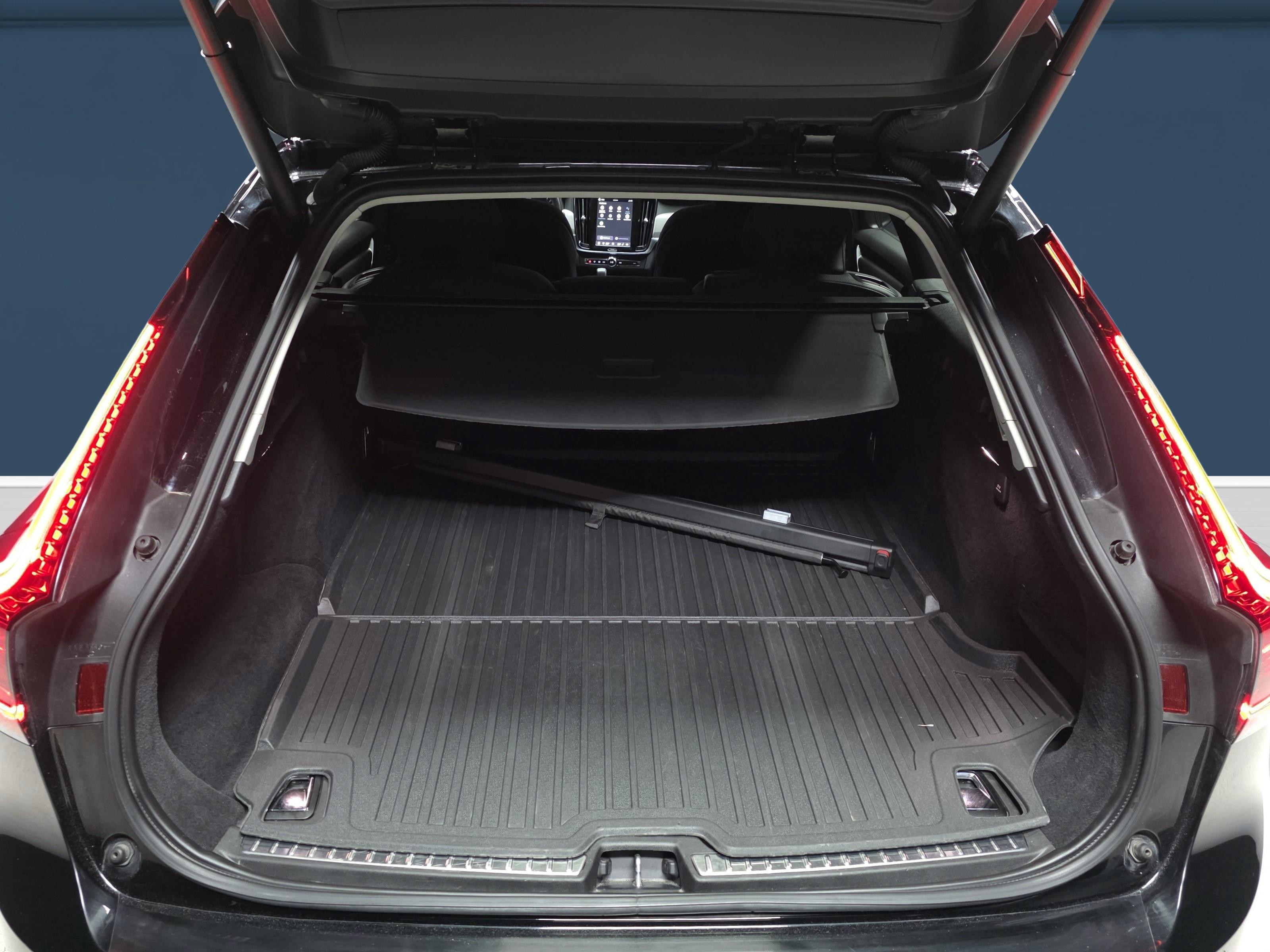 Volvo V90 11