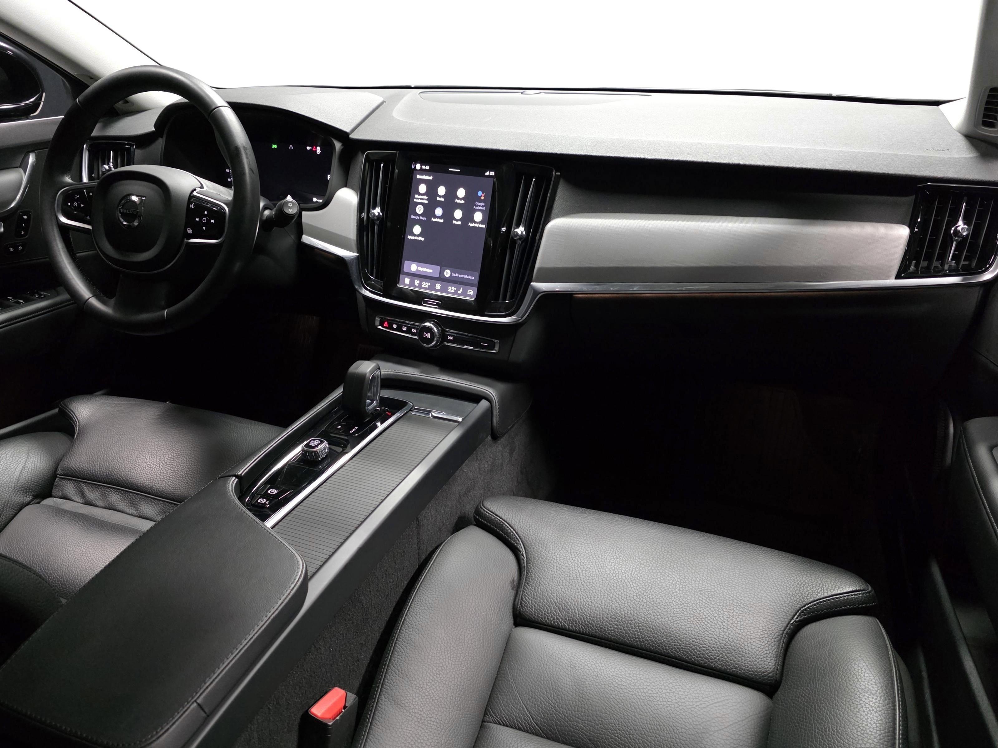 Volvo V90 16