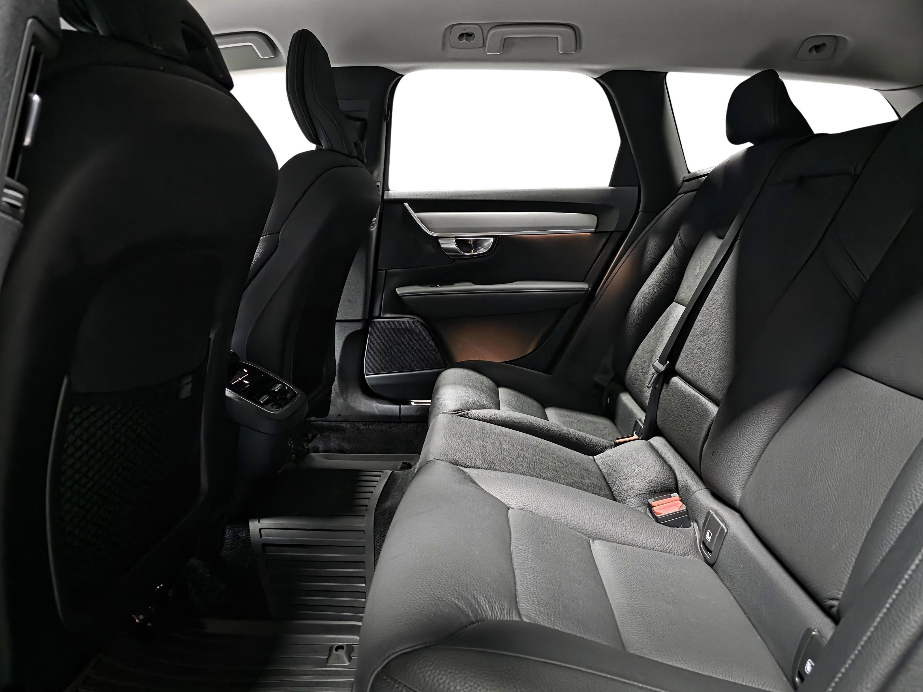 Volvo V90 9