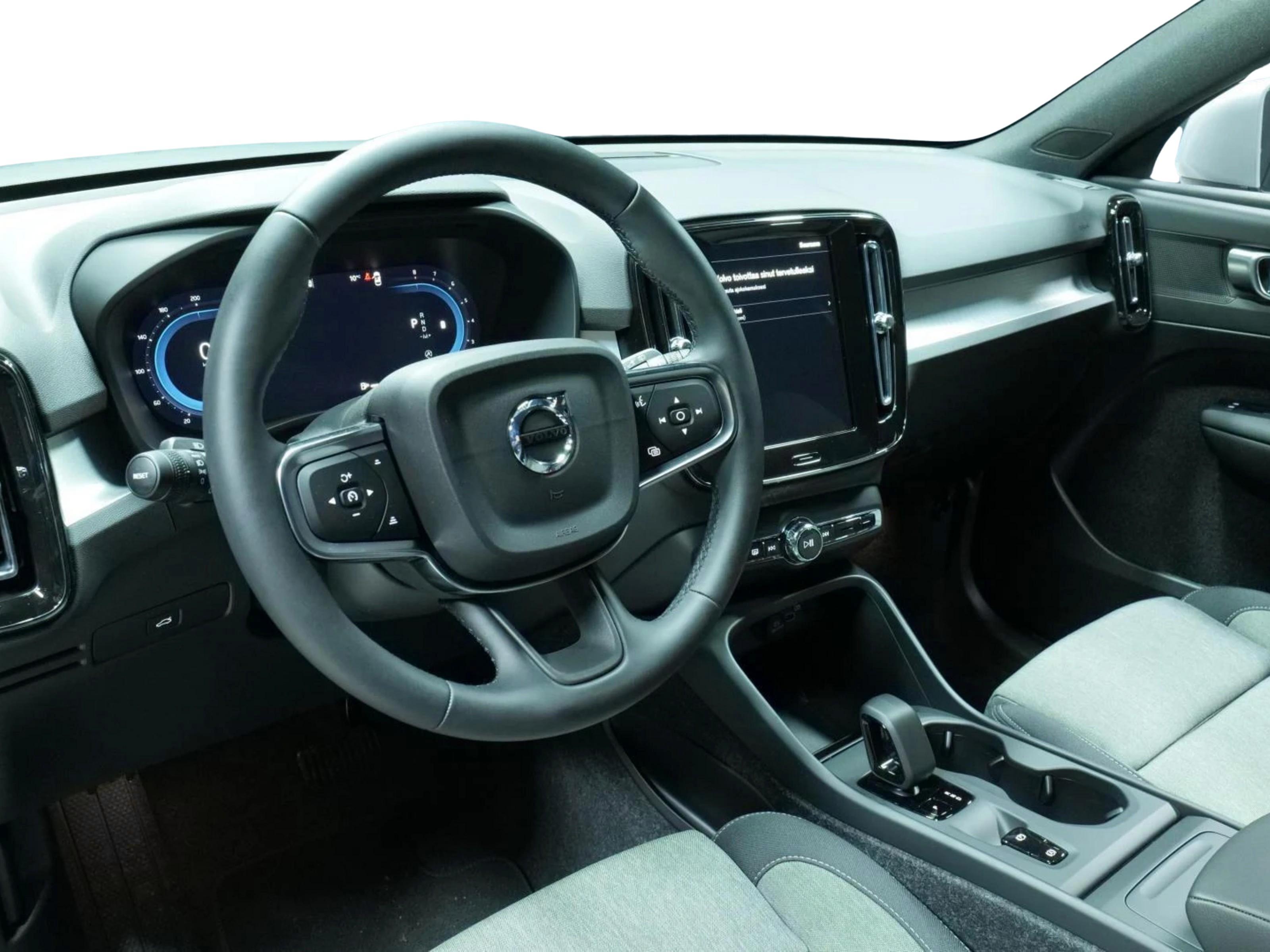 Volvo XC40 8