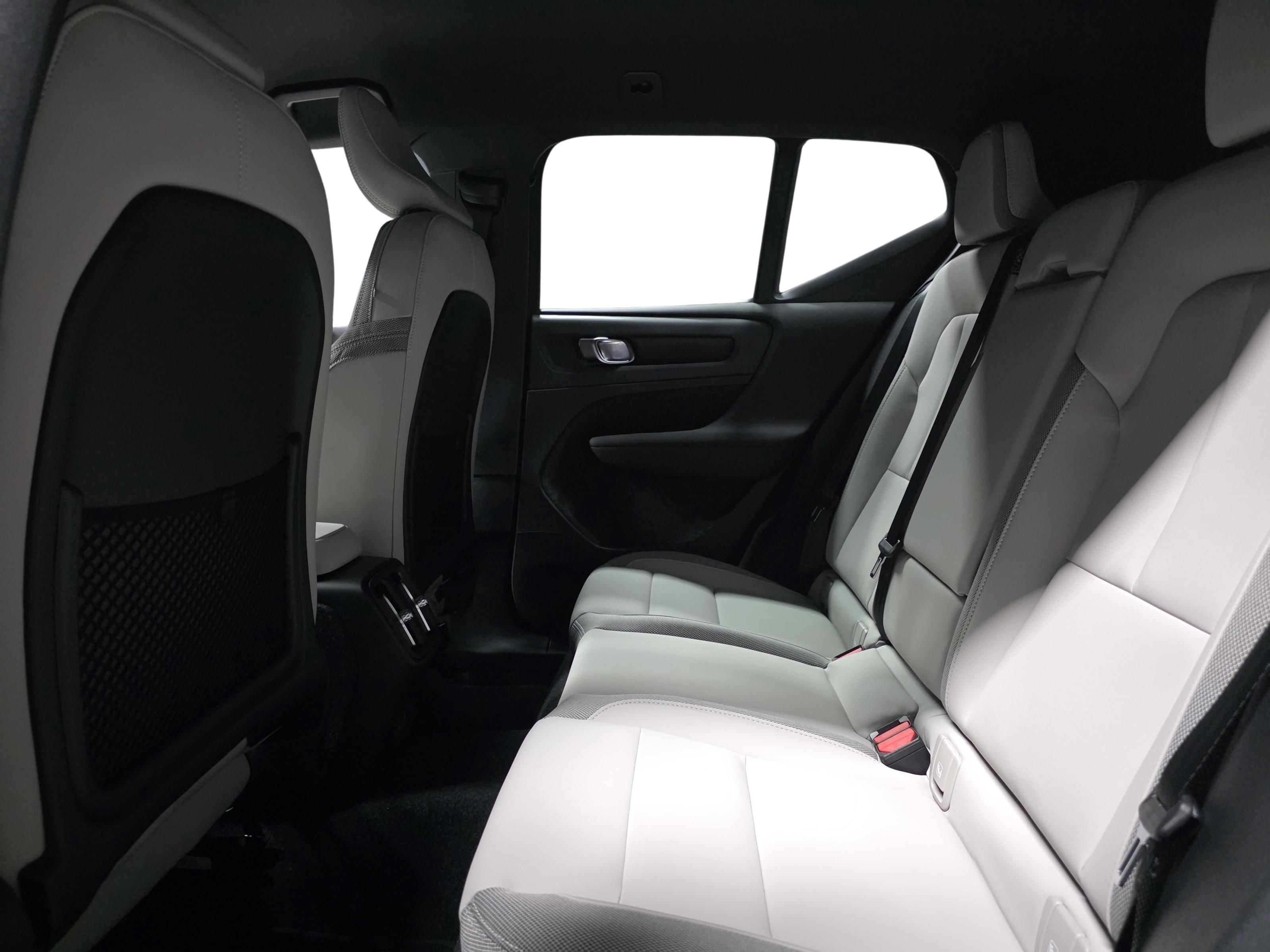 Volvo EX40 9
